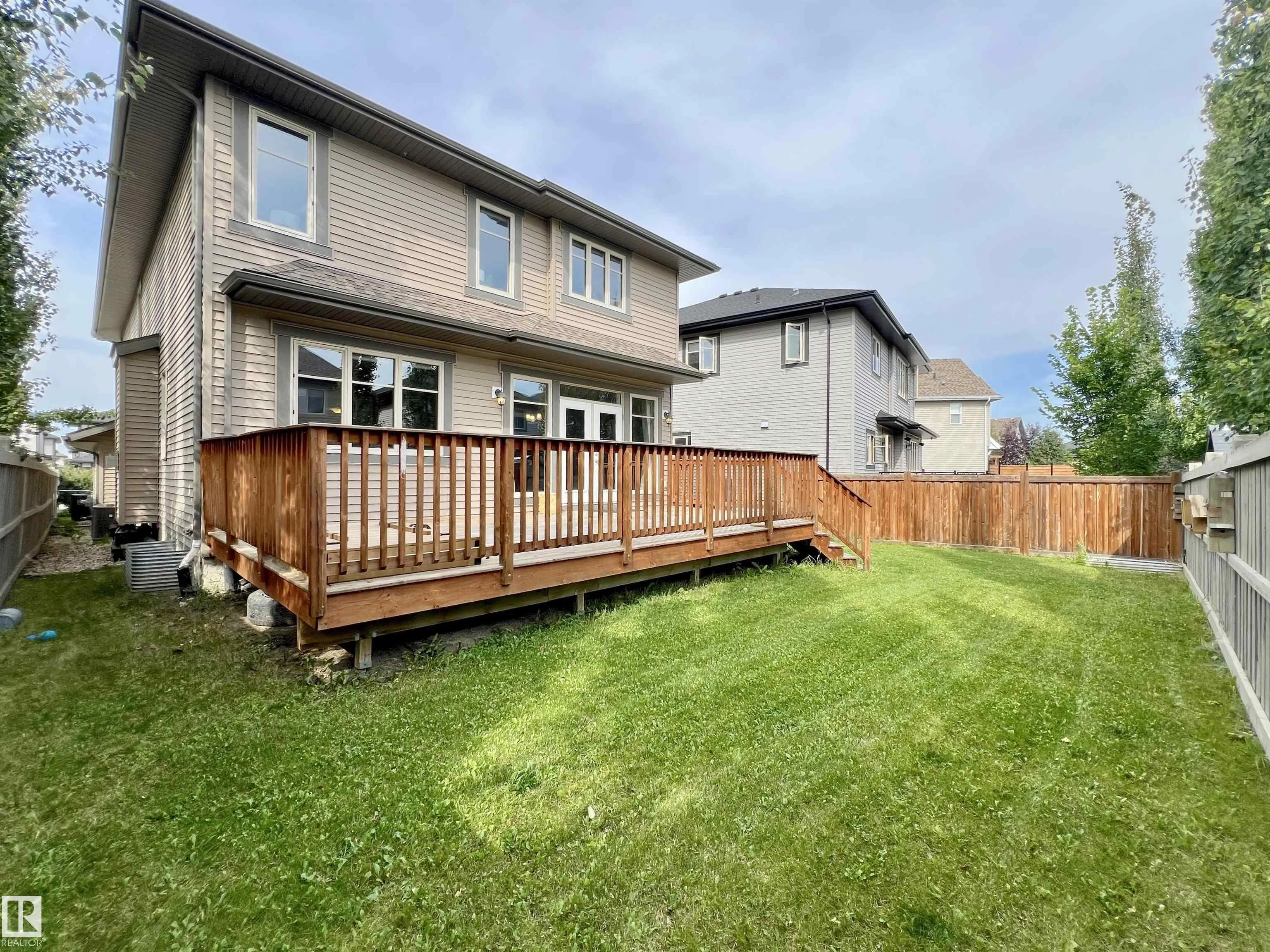 1330 AINSLIE Wynd