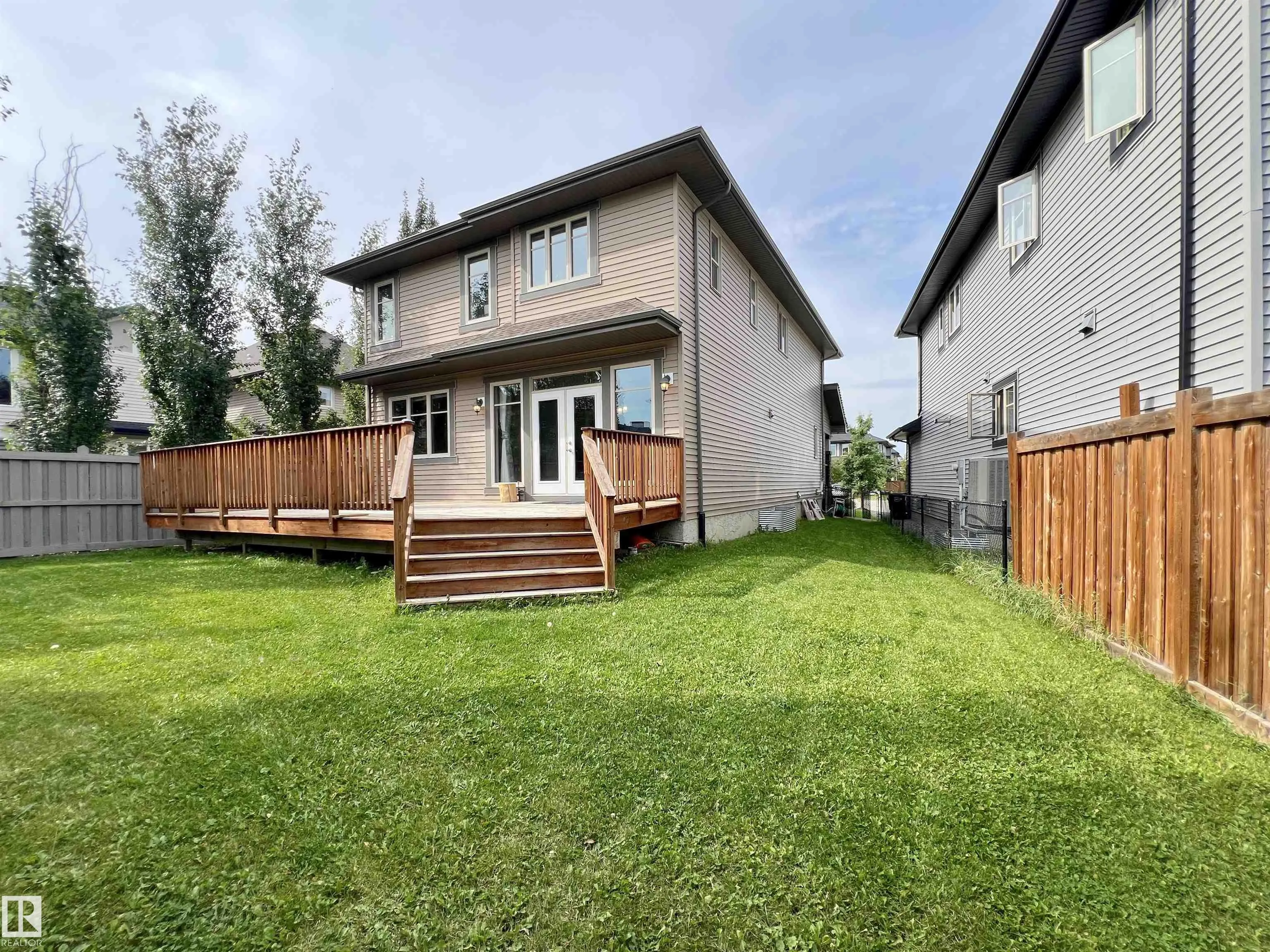 1330 AINSLIE Wynd
