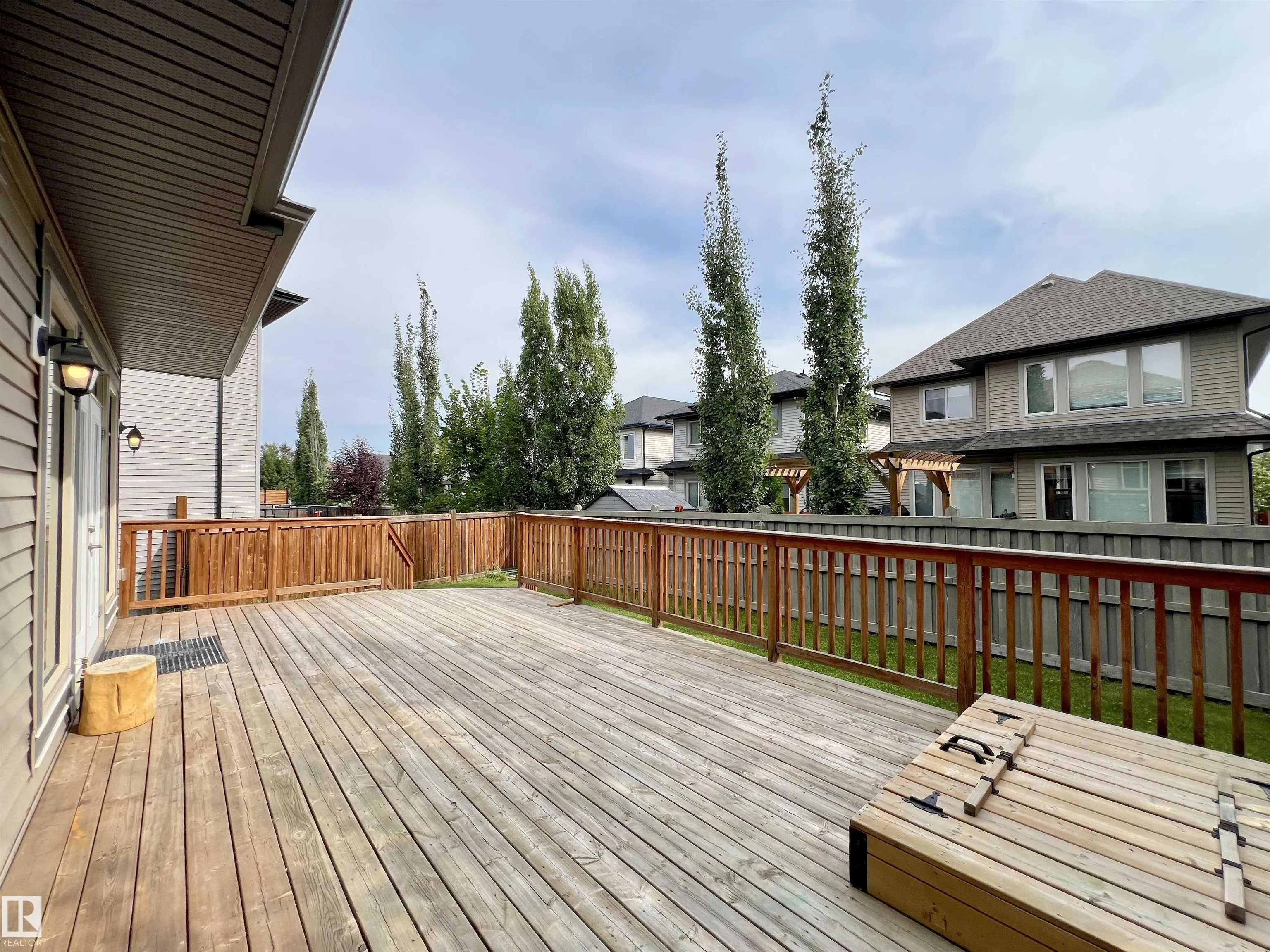 1330 AINSLIE Wynd