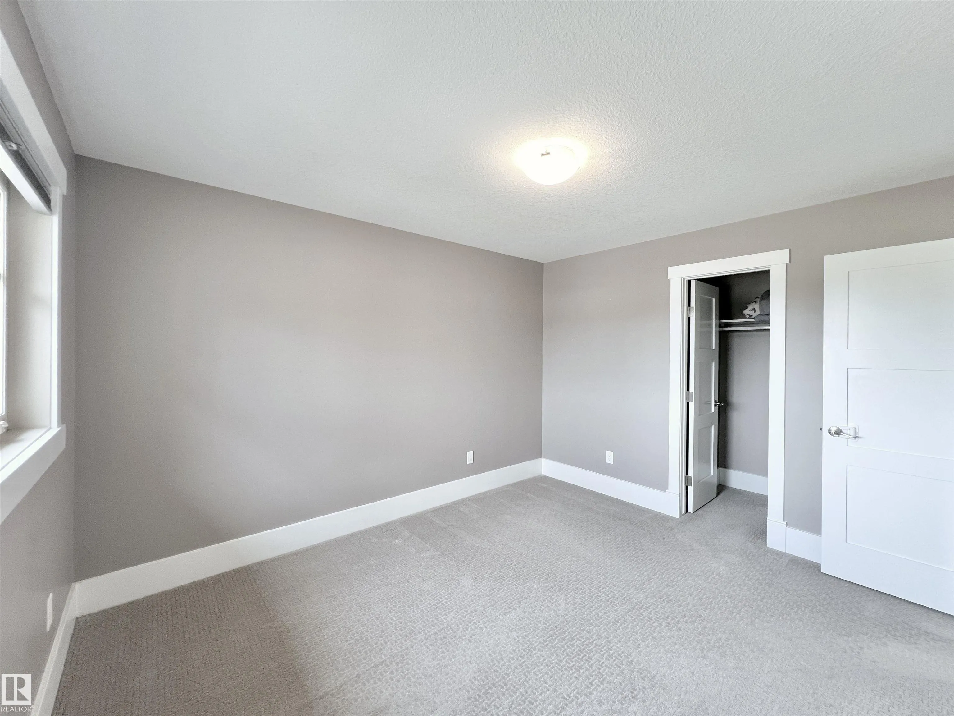 1330 AINSLIE Wynd