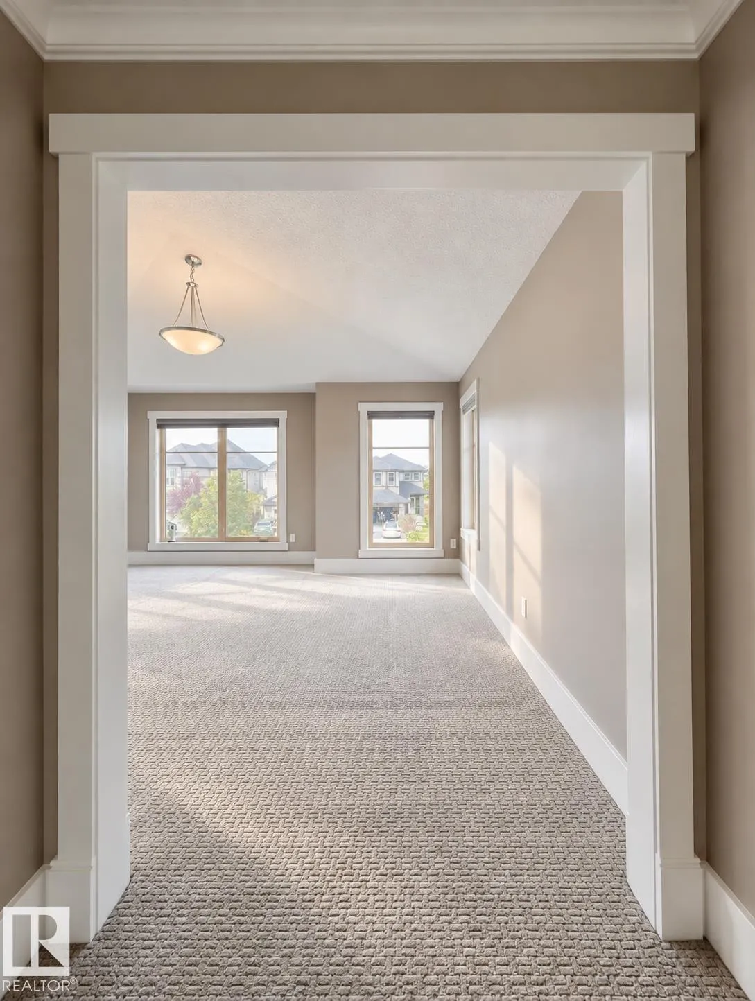 1330 AINSLIE Wynd