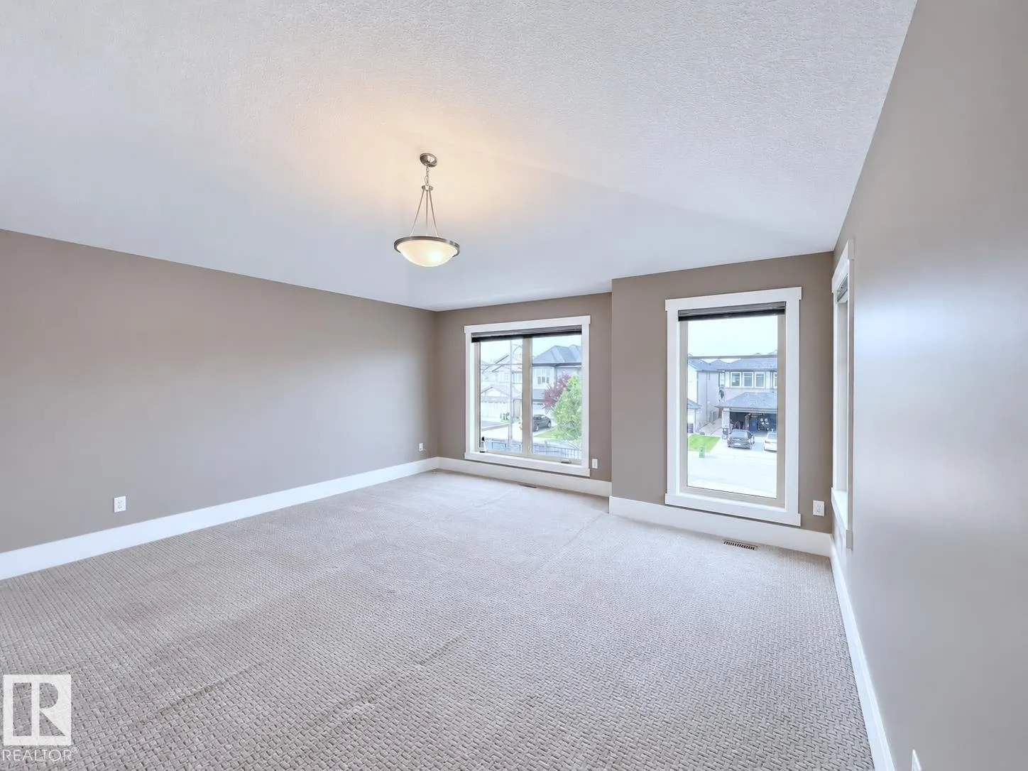 1330 AINSLIE Wynd