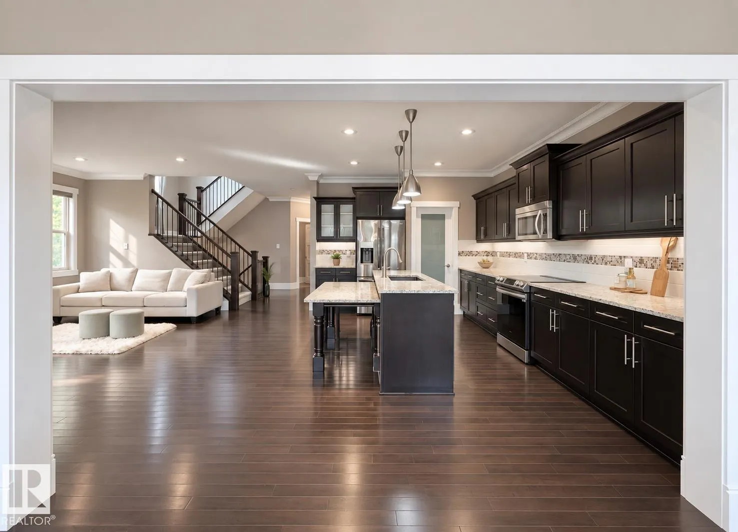 1330 AINSLIE Wynd