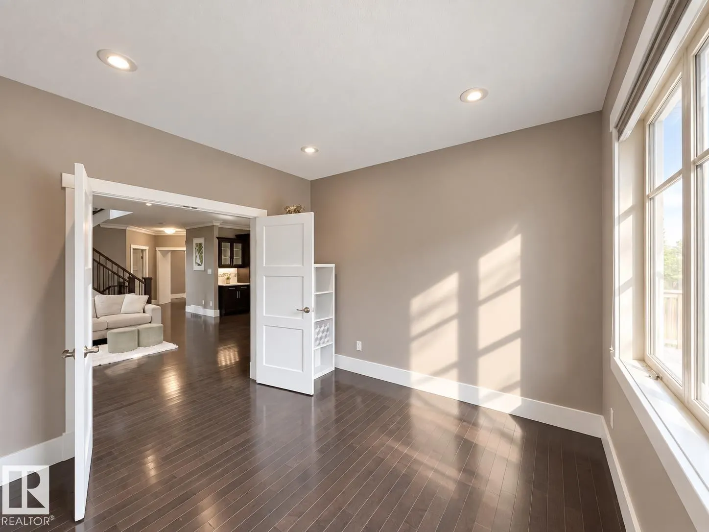 1330 AINSLIE Wynd