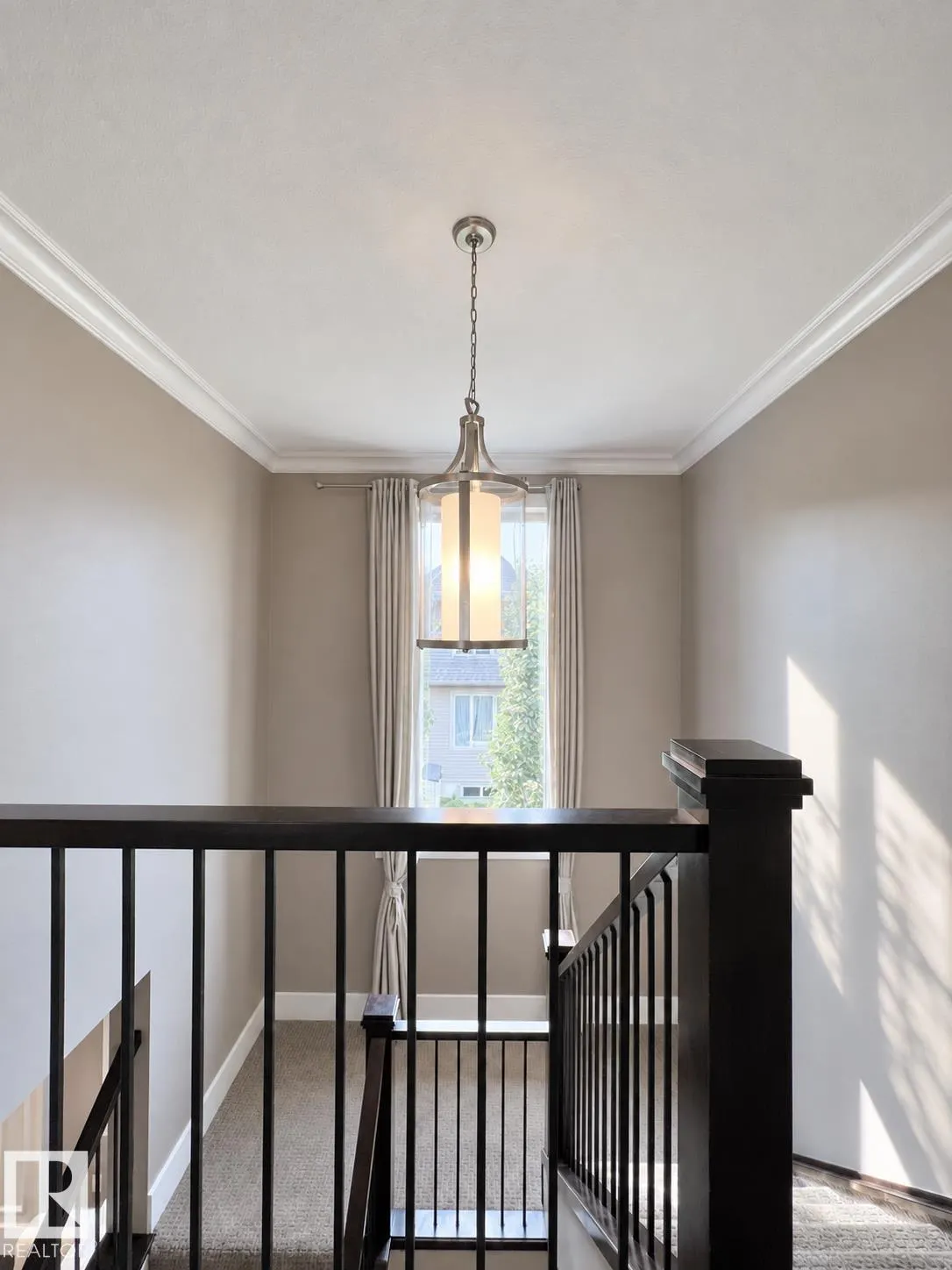 1330 AINSLIE Wynd
