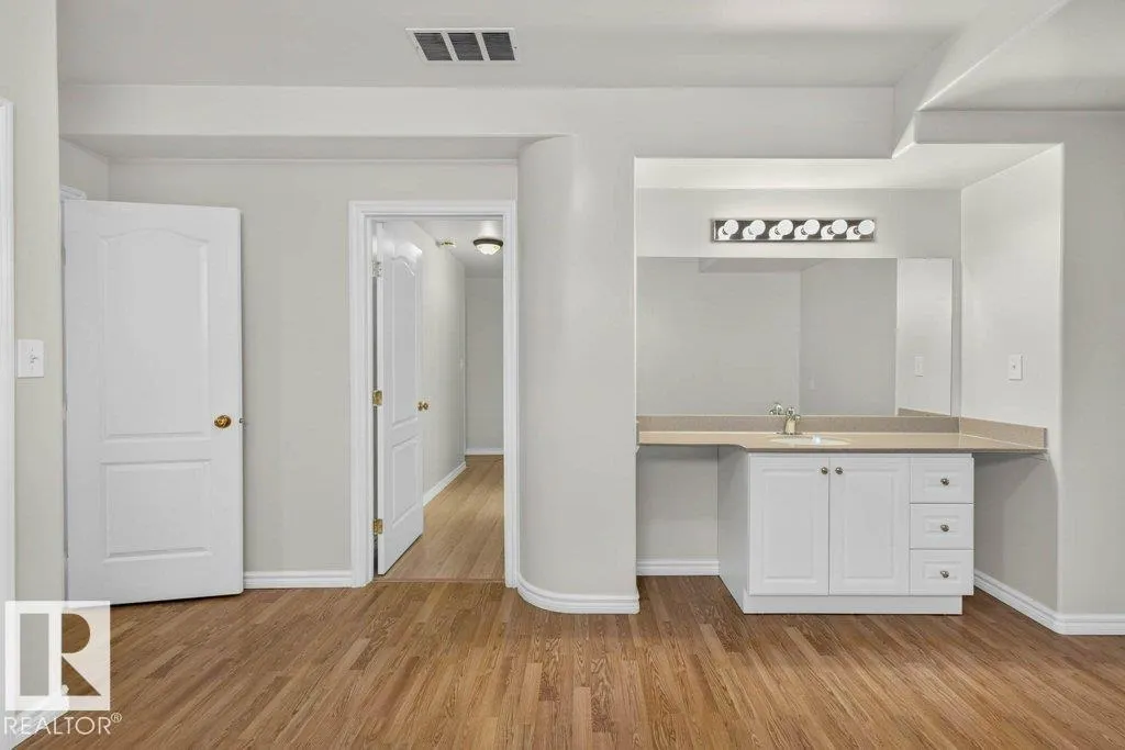 31 OUTLOOK Place