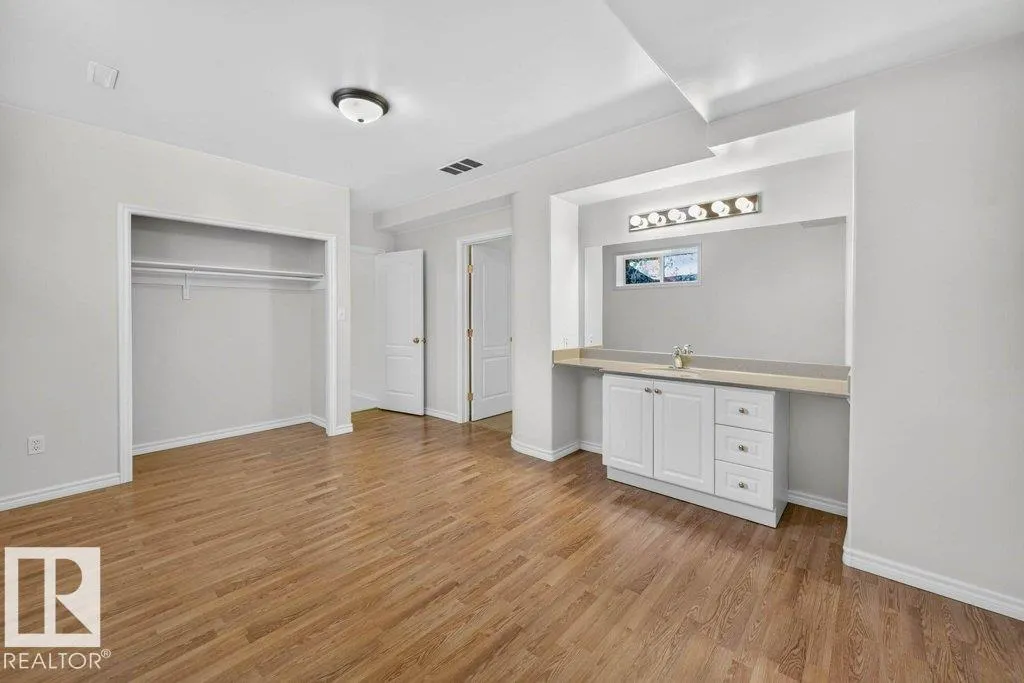 31 OUTLOOK Place
