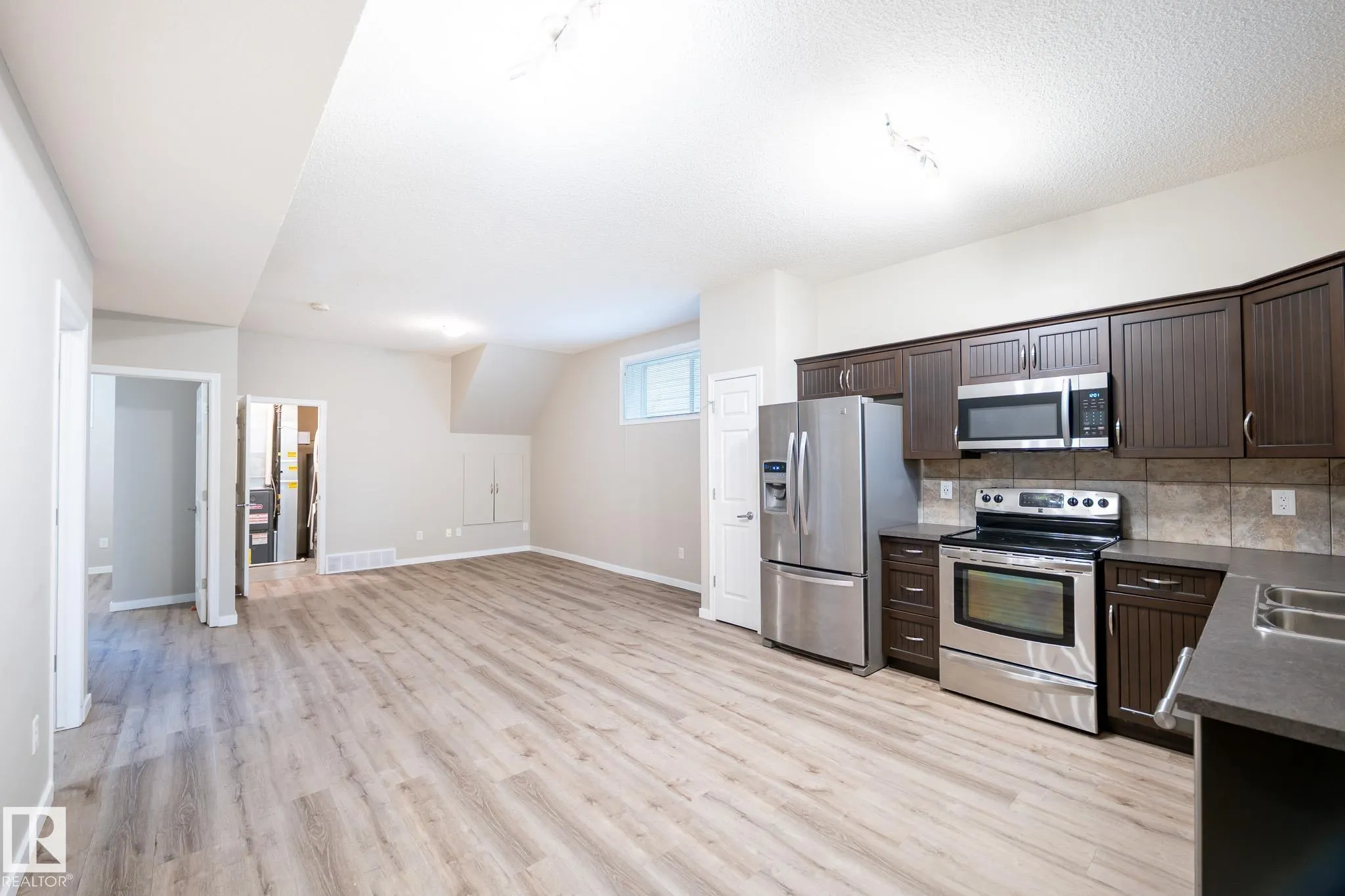 142 Selkirk Place