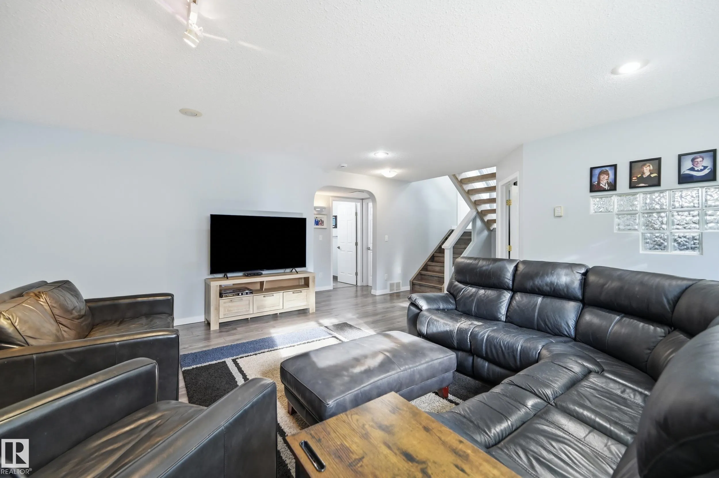 22 OSBORNE Close