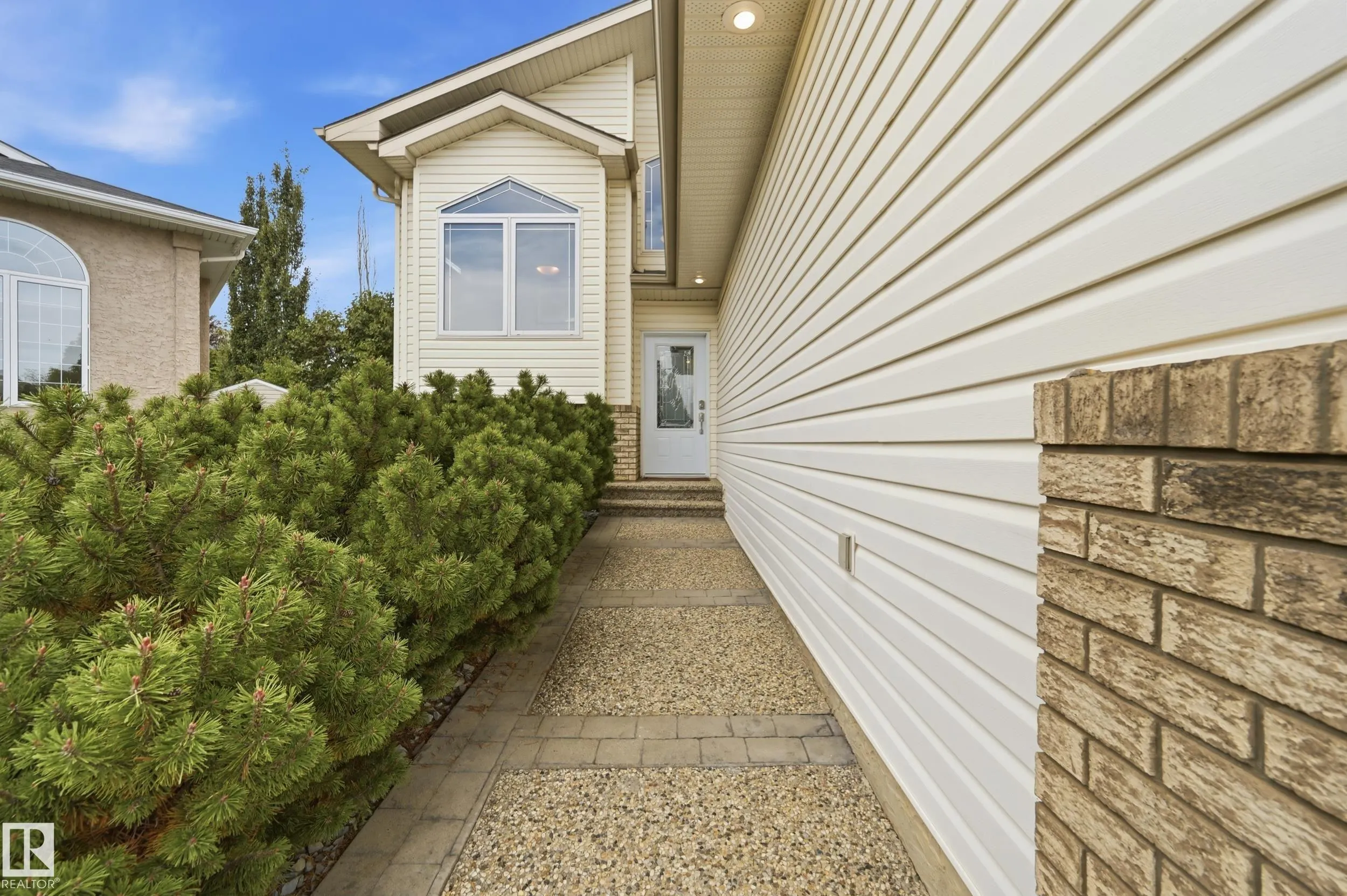 22 OSBORNE Close