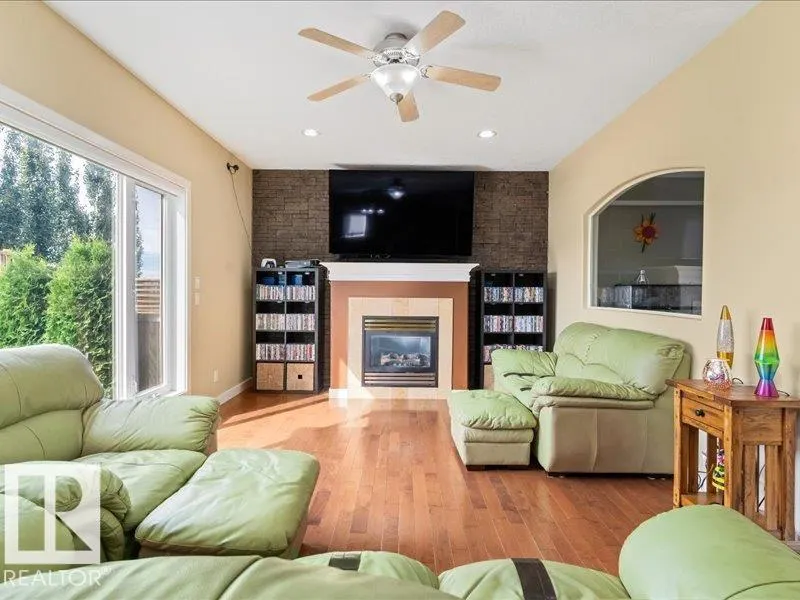 496 RAVINE Court