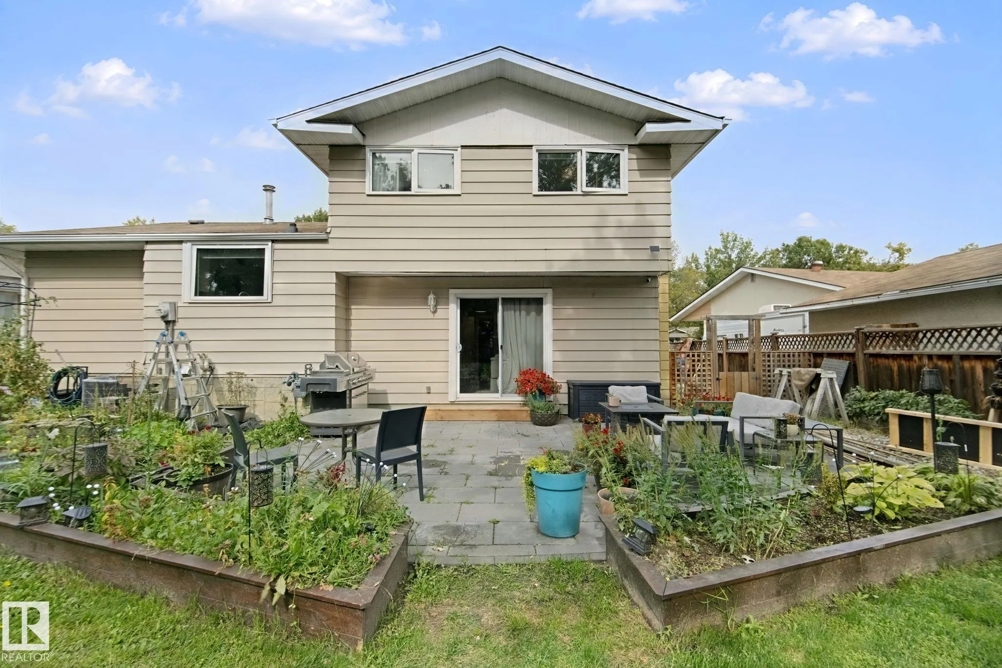 5 LABELLE Crescent