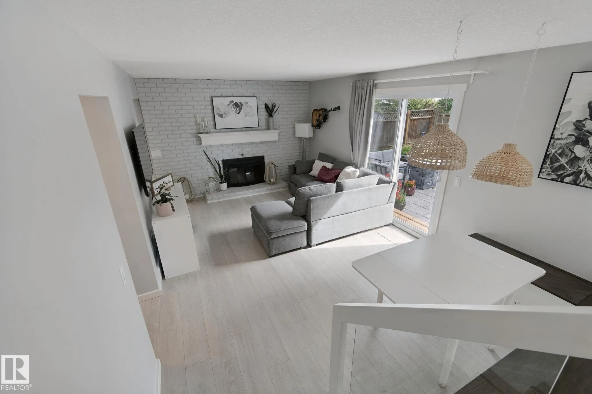 5 LABELLE Crescent