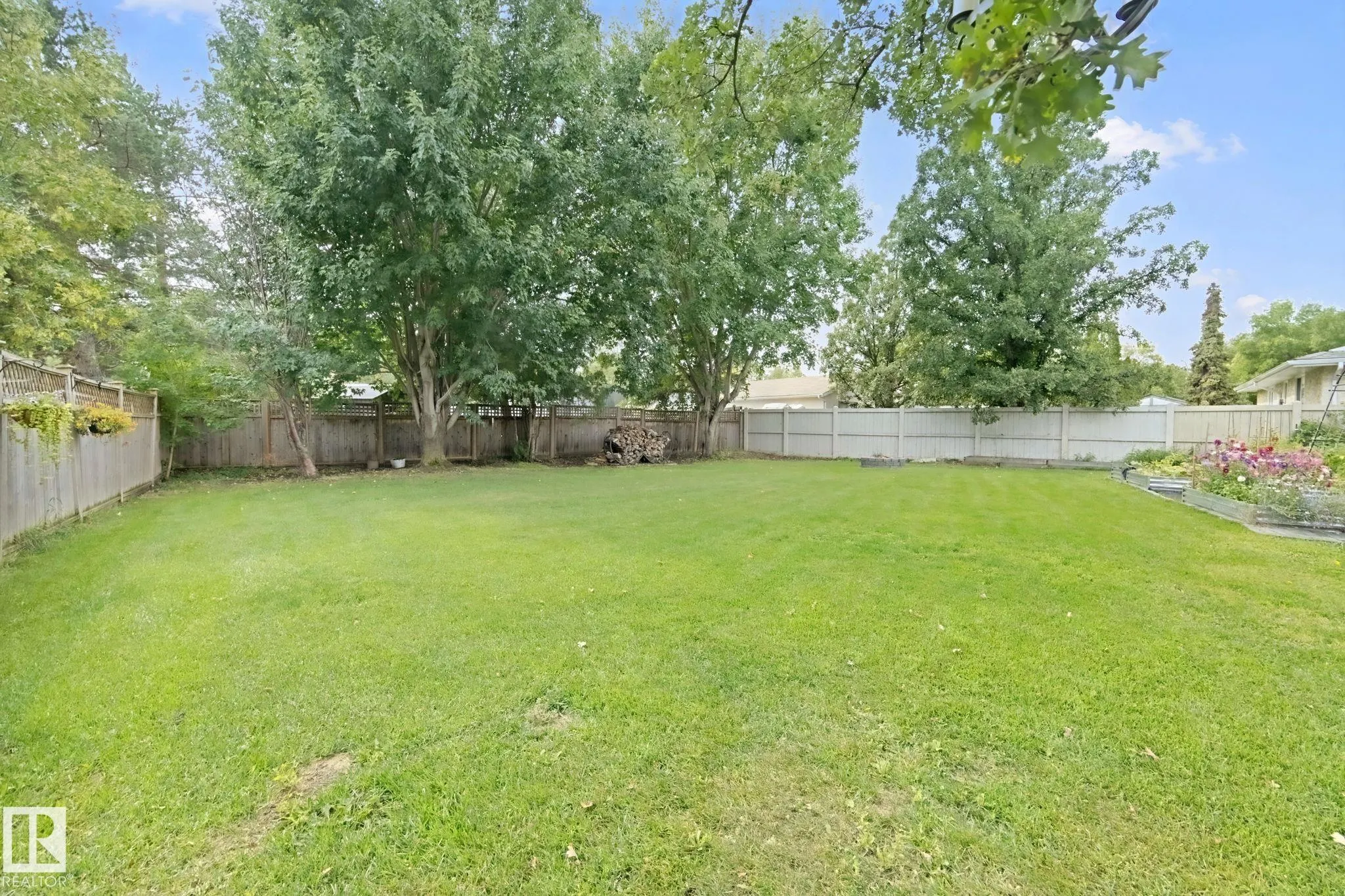 5 LABELLE Crescent