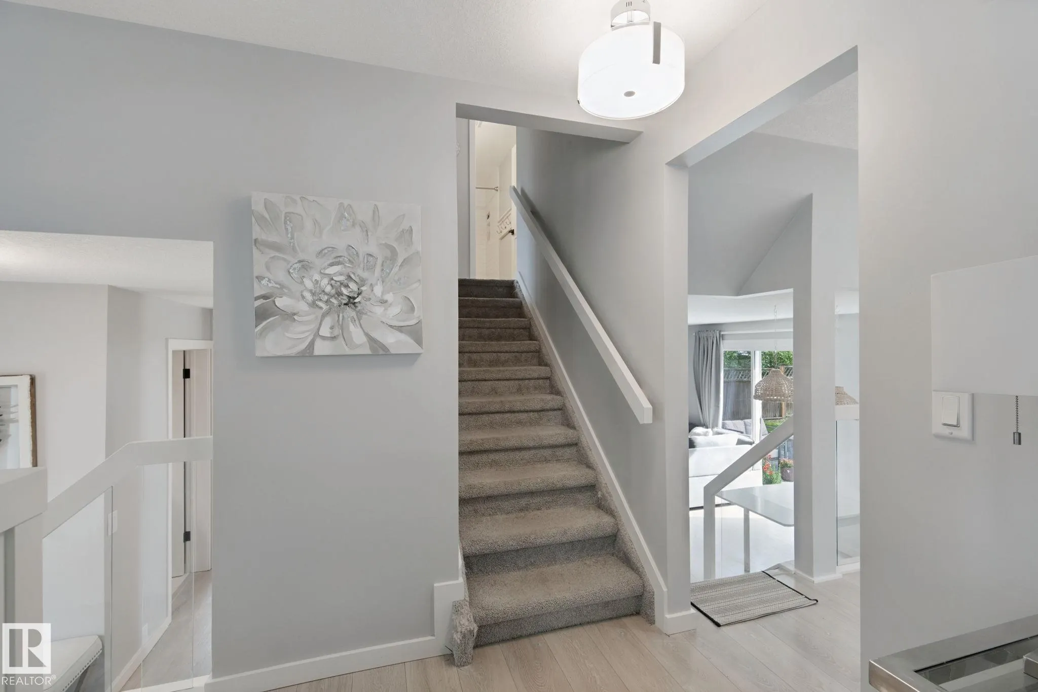5 LABELLE Crescent
