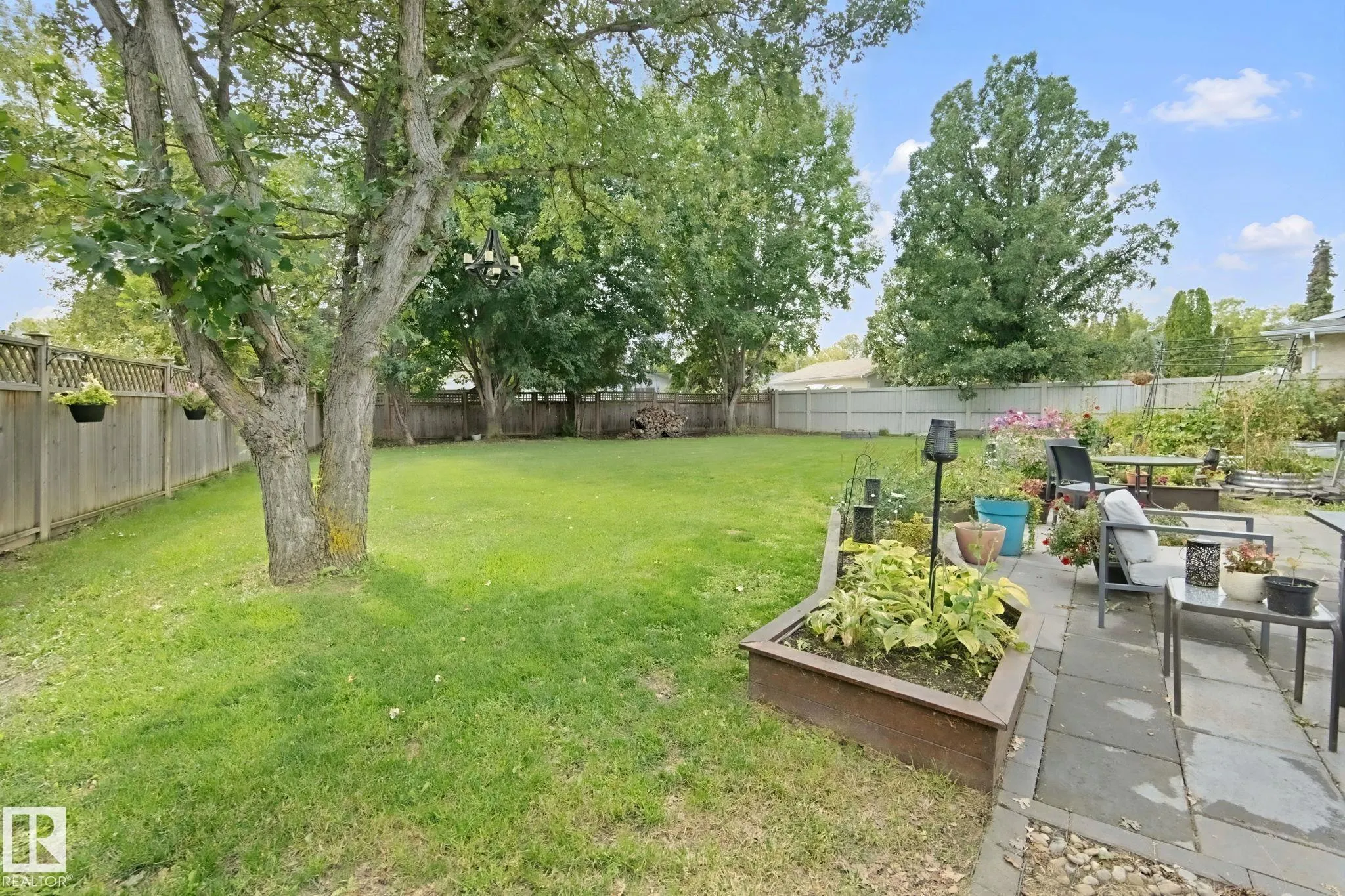 5 LABELLE Crescent