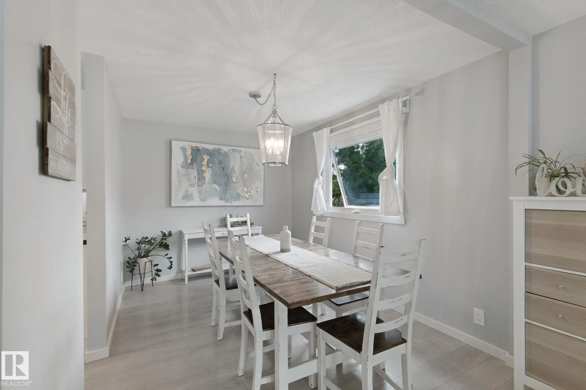 5 LABELLE Crescent