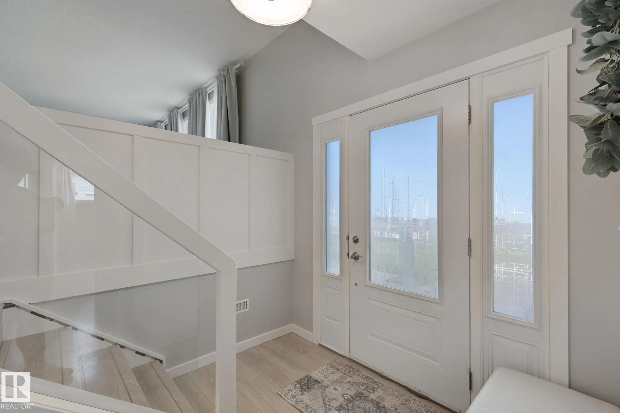5 LABELLE Crescent