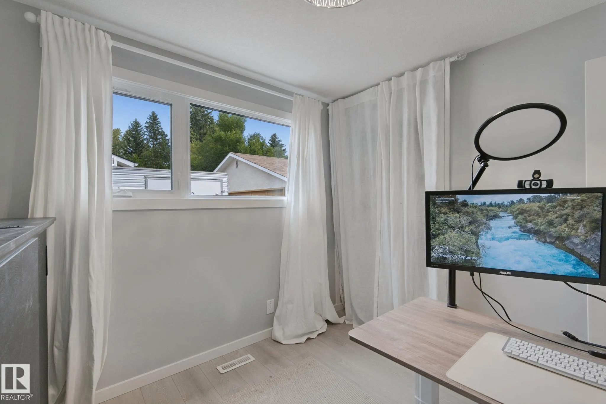 5 LABELLE Crescent