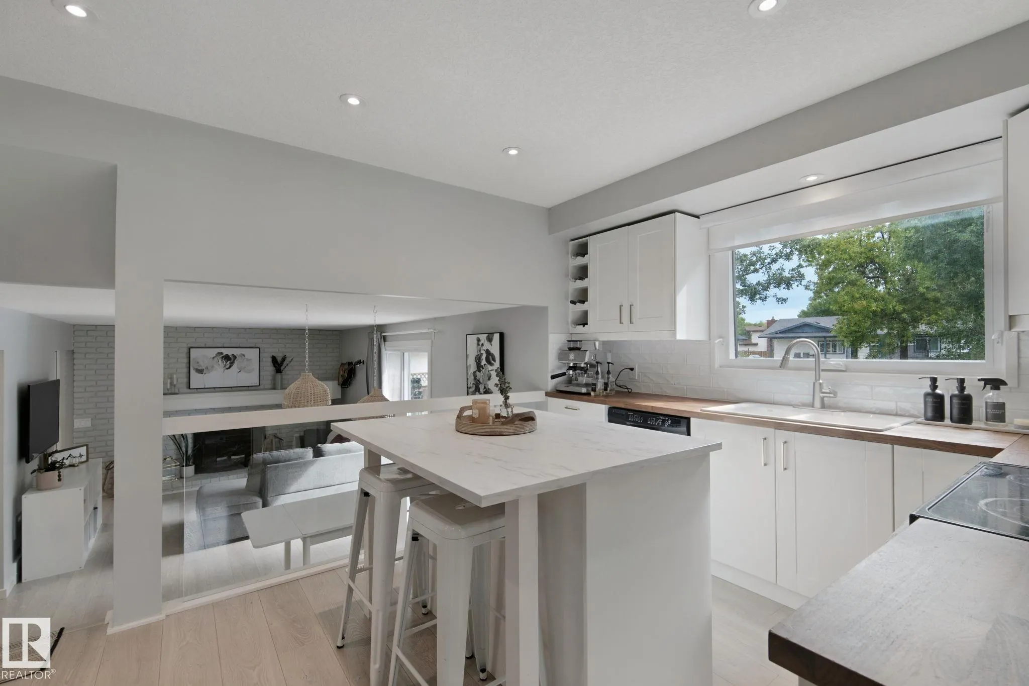 5 LABELLE Crescent