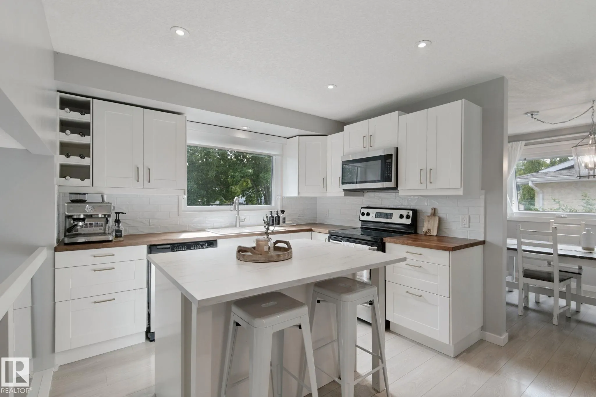 5 LABELLE Crescent