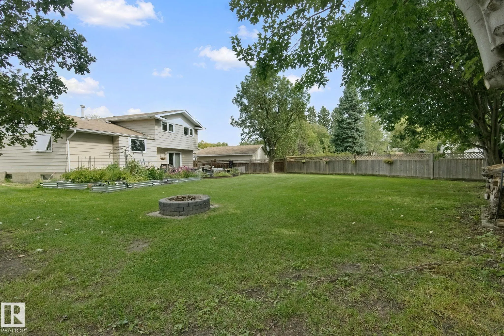 5 LABELLE Crescent