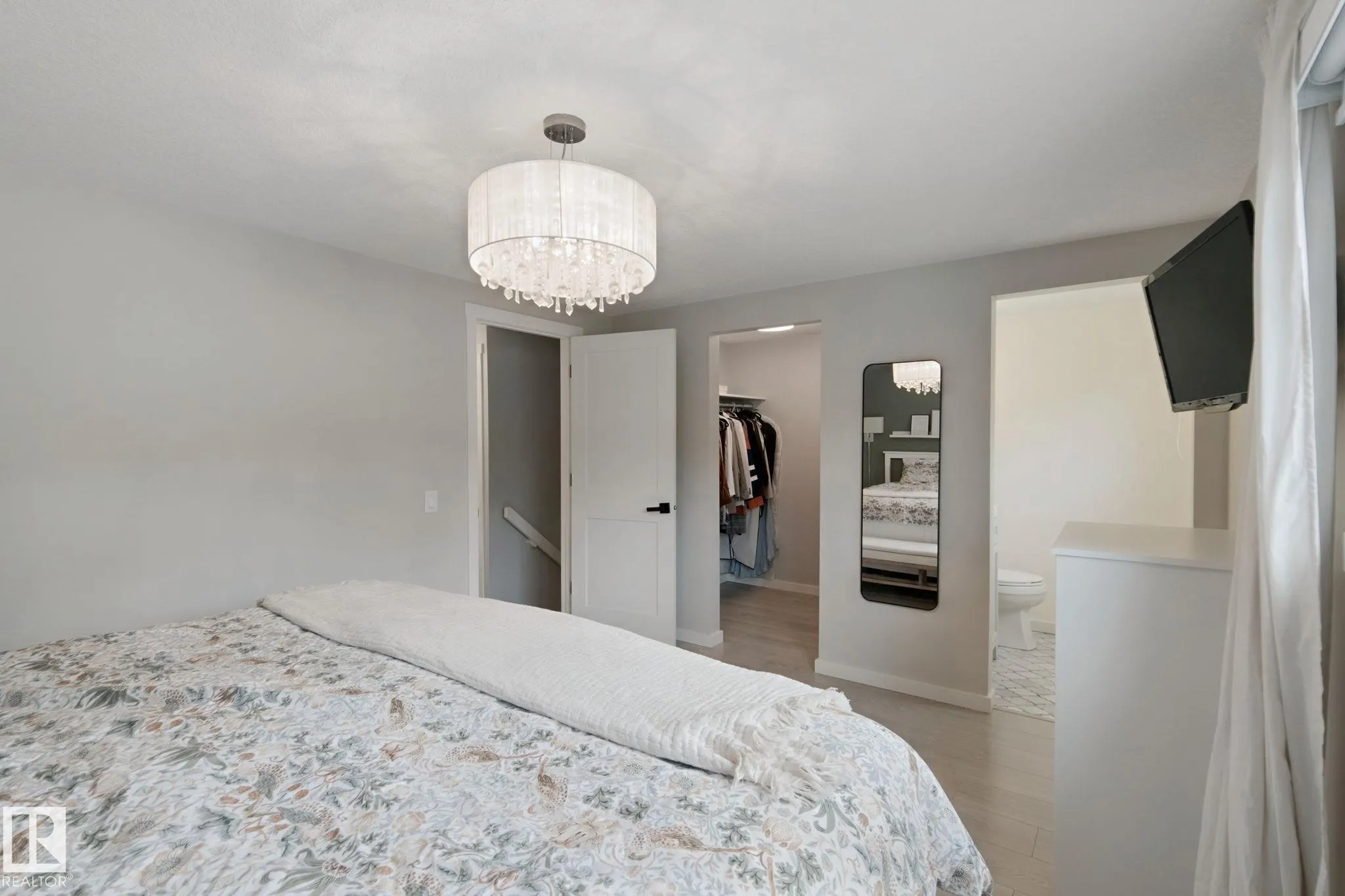 5 LABELLE Crescent