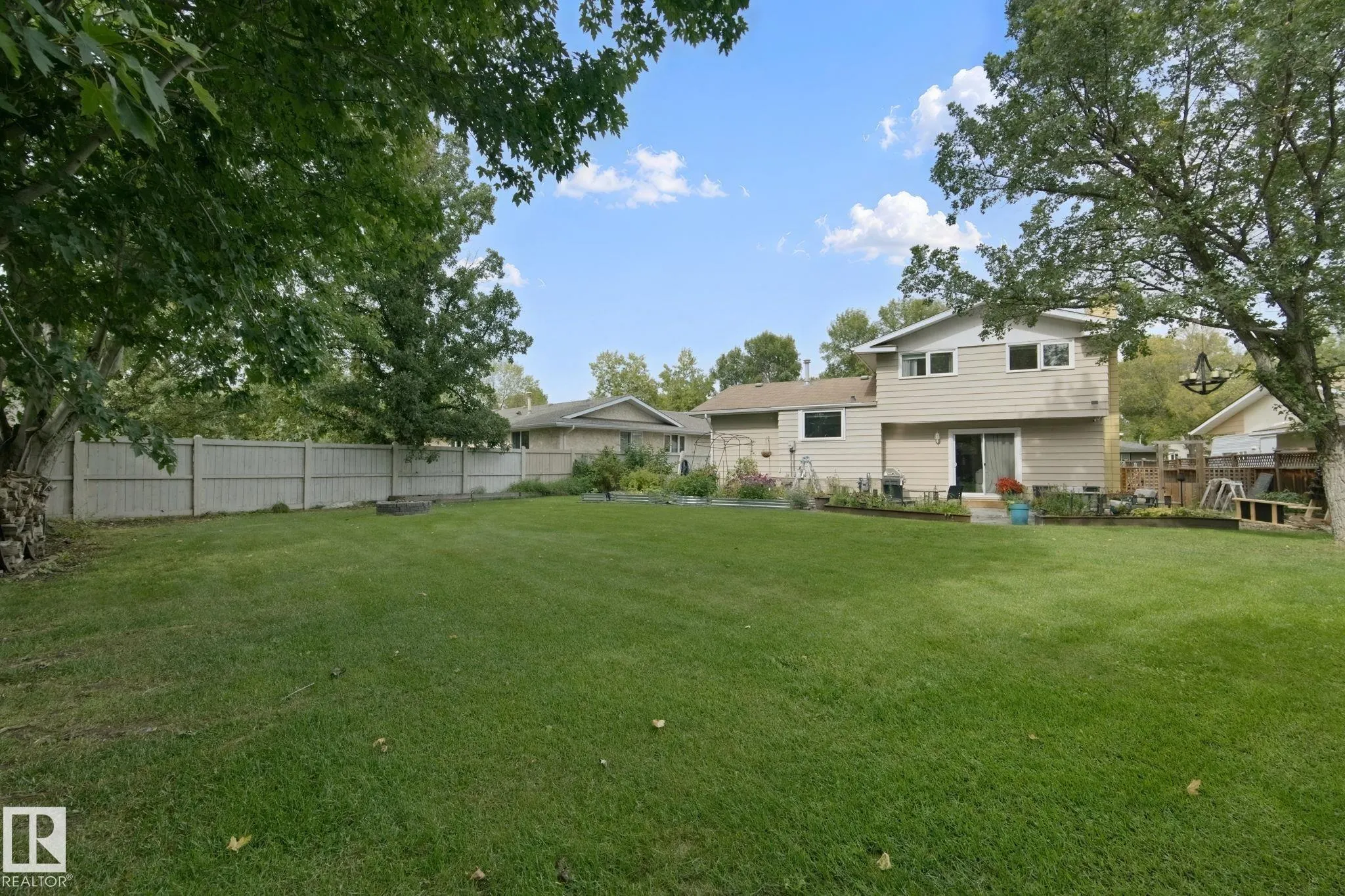 5 LABELLE Crescent