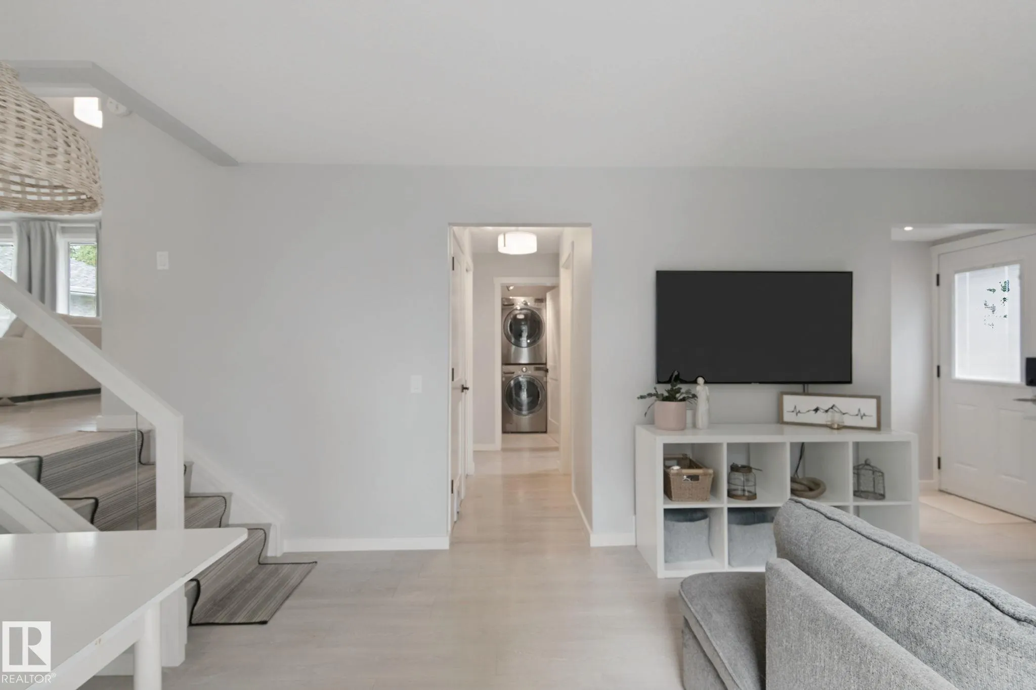 5 LABELLE Crescent