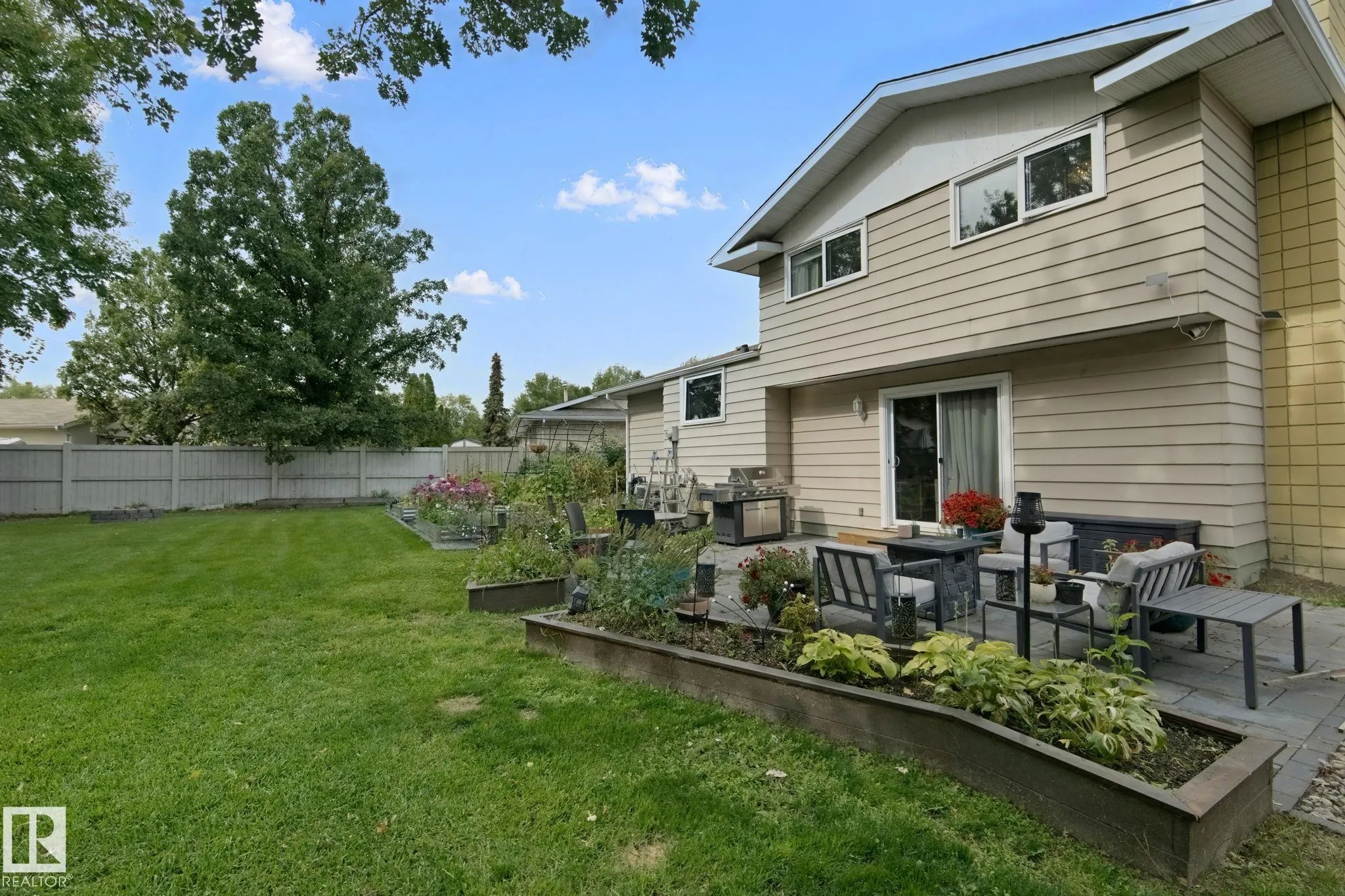5 LABELLE Crescent