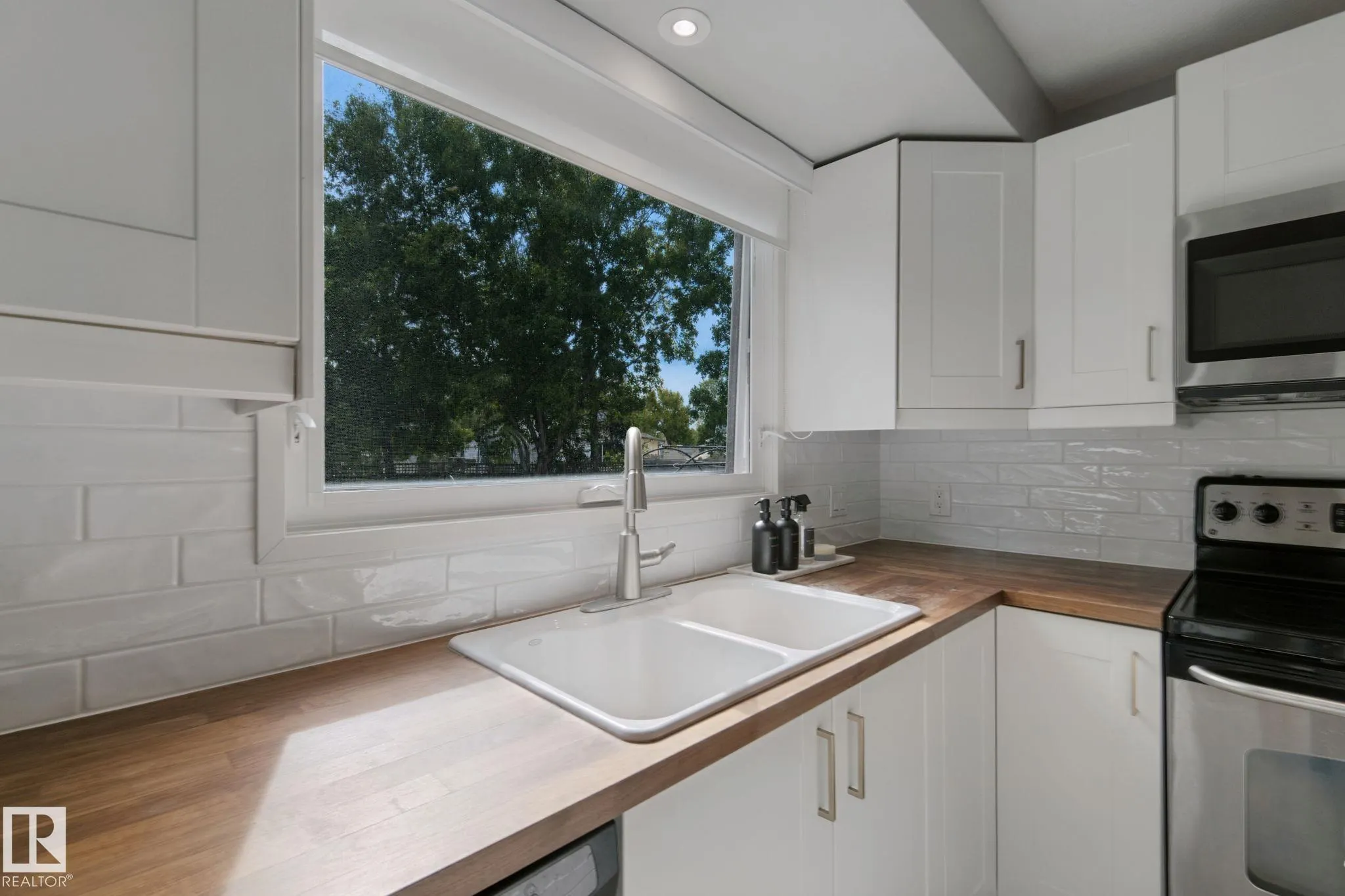 5 LABELLE Crescent