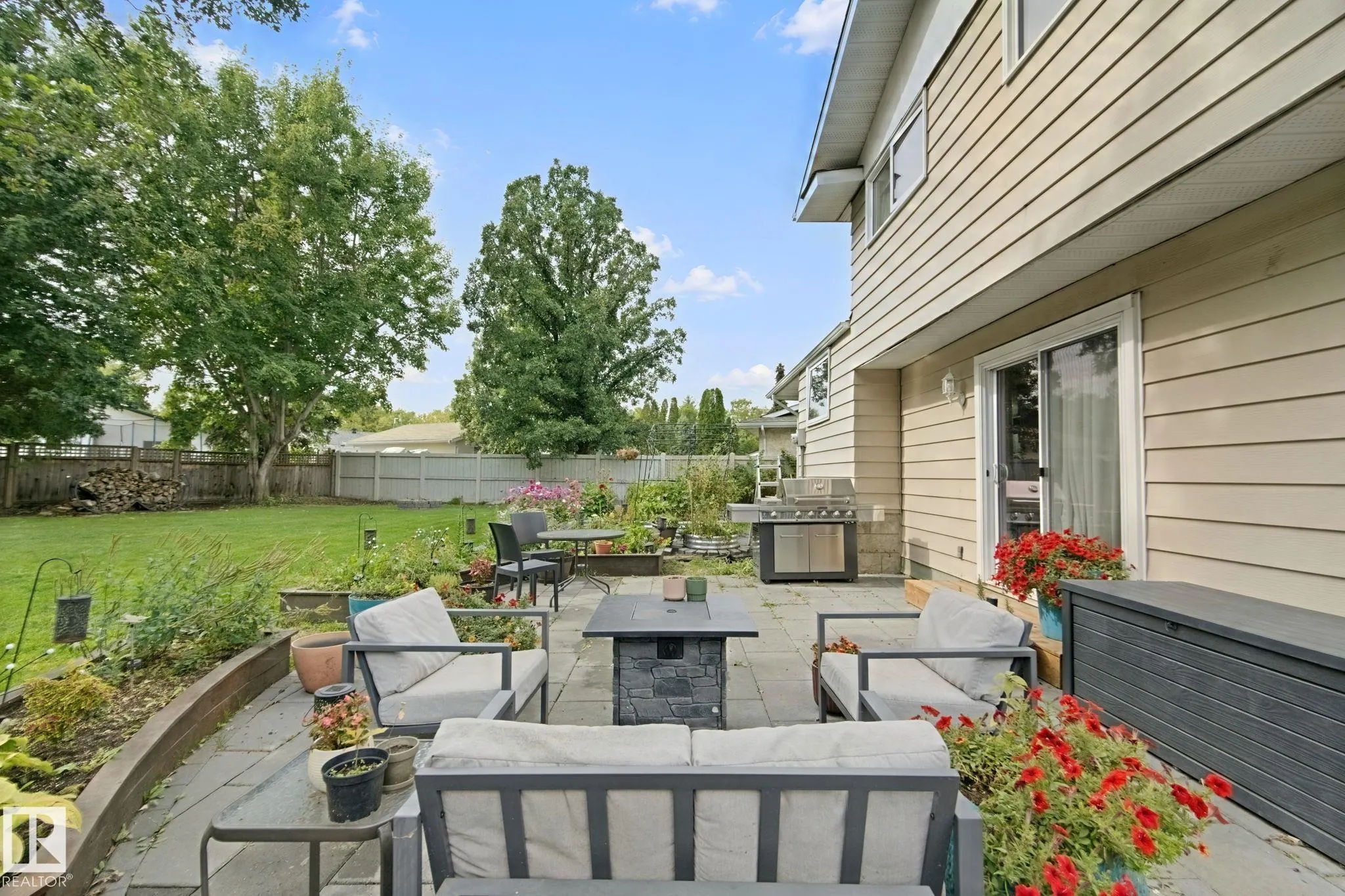 5 LABELLE Crescent
