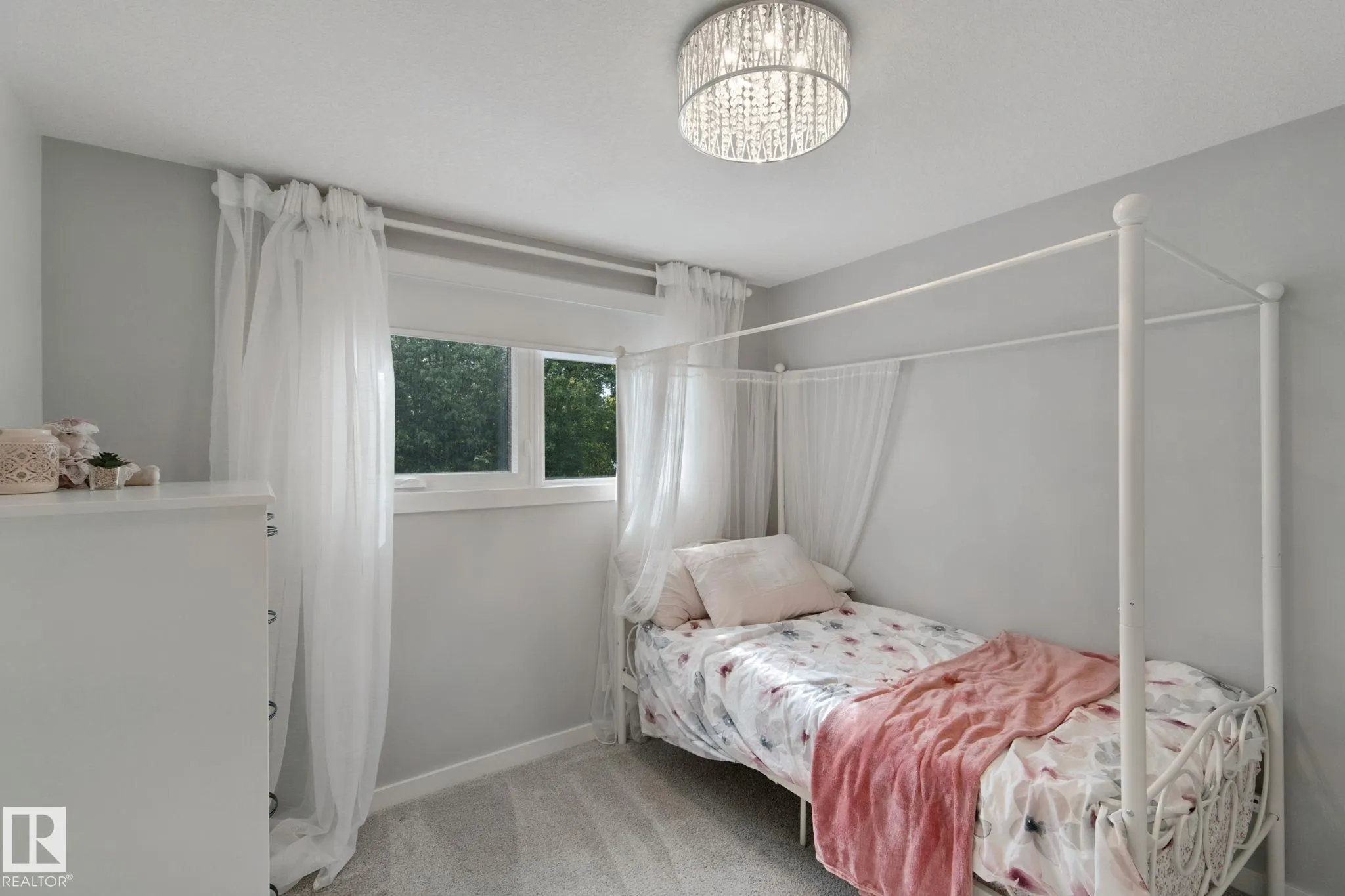 5 LABELLE Crescent