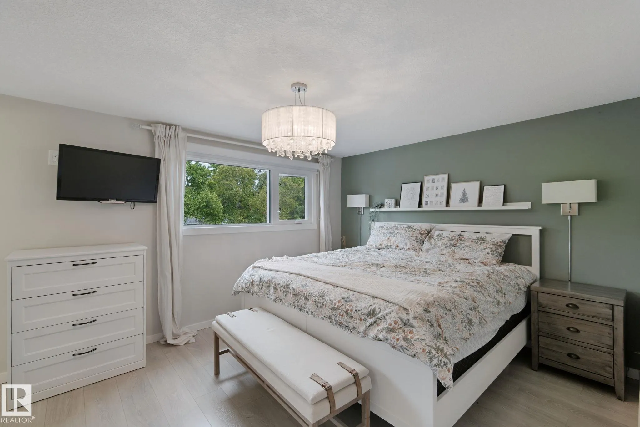 5 LABELLE Crescent