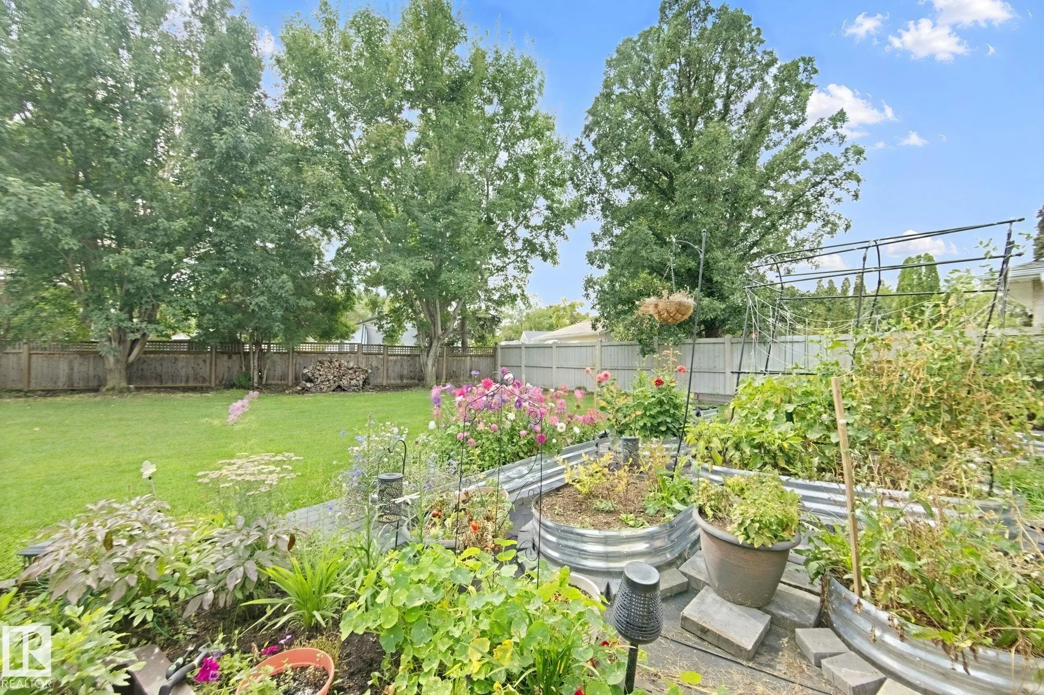 5 LABELLE Crescent