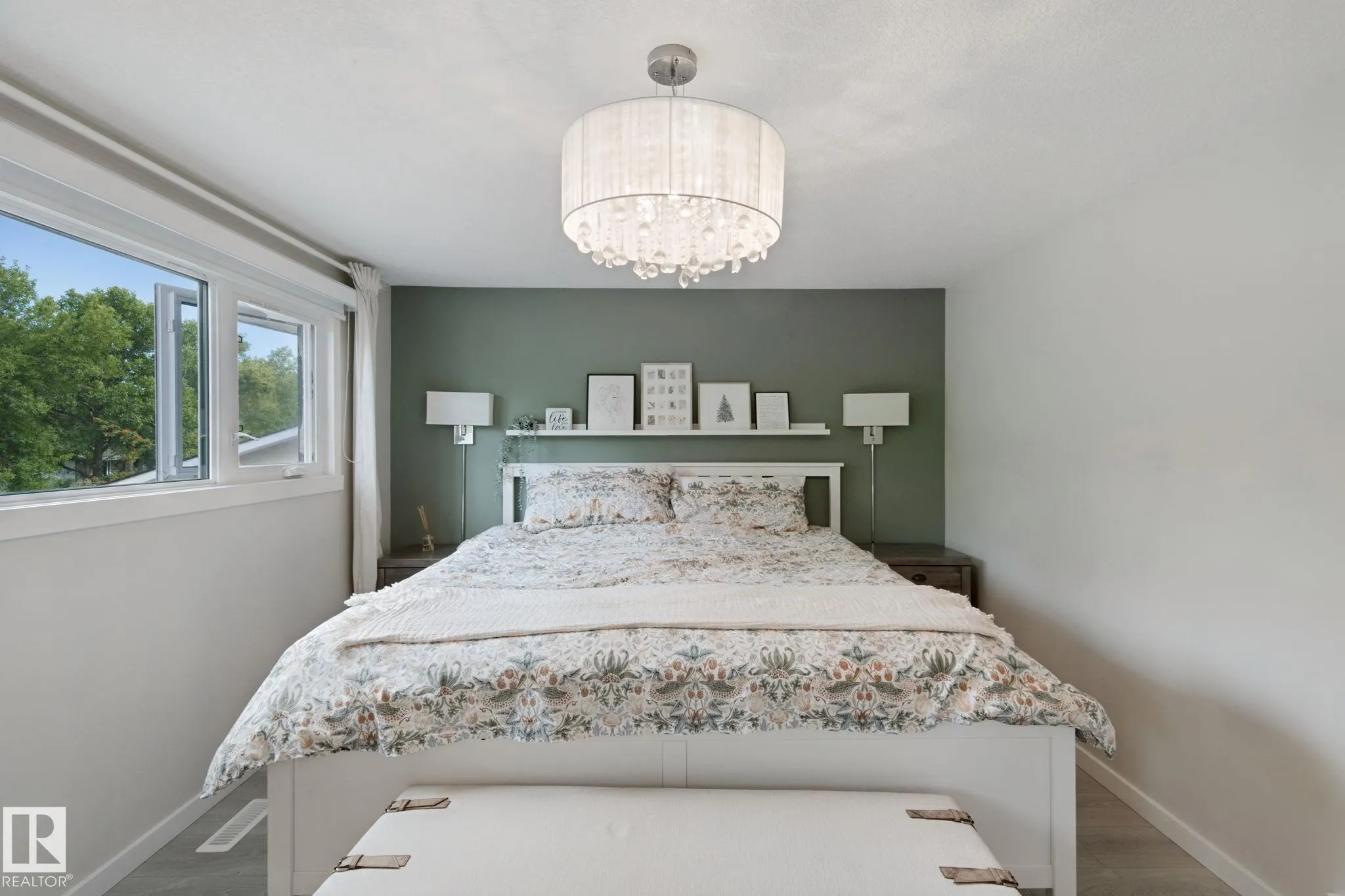 5 LABELLE Crescent