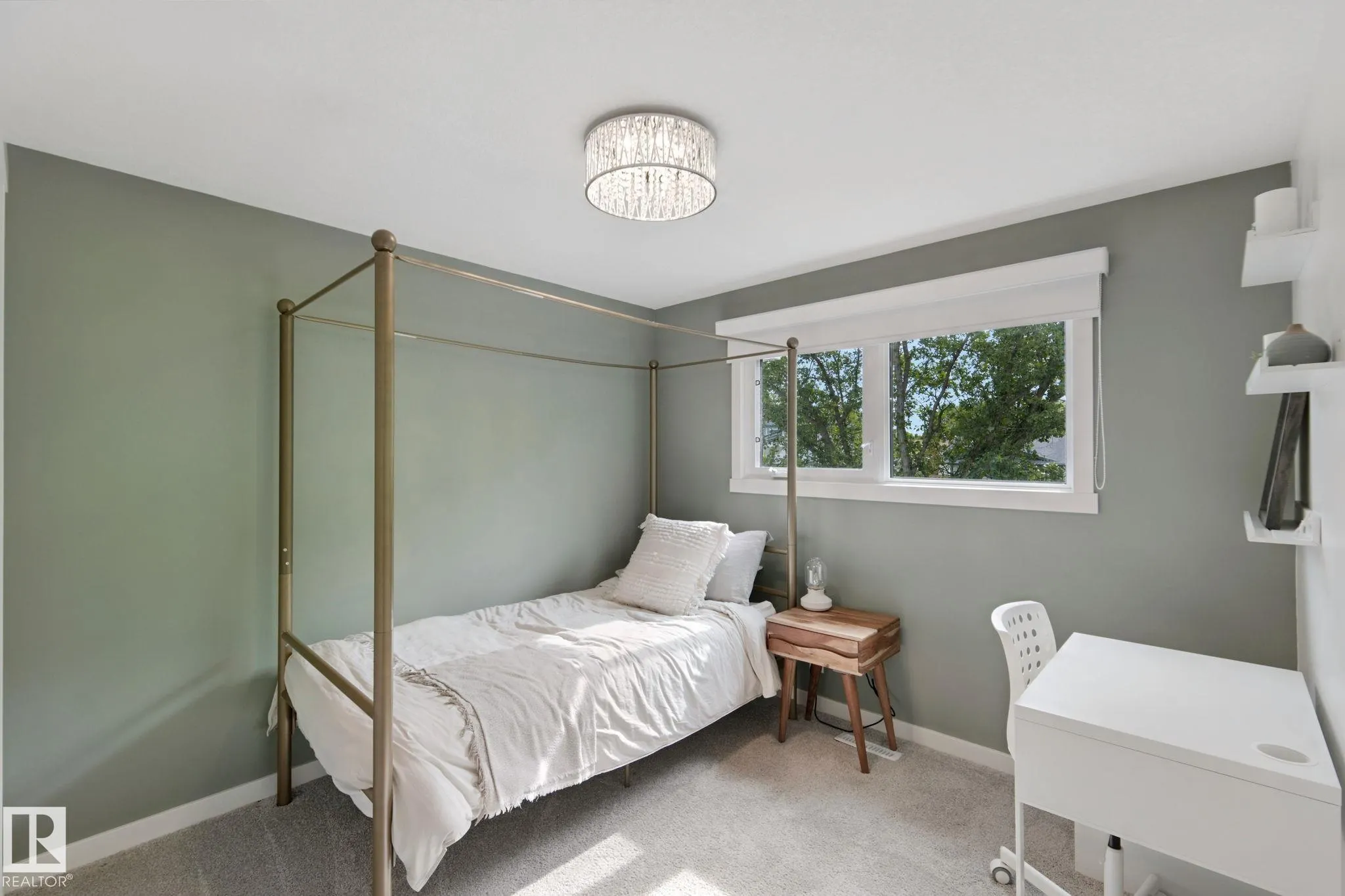 5 LABELLE Crescent
