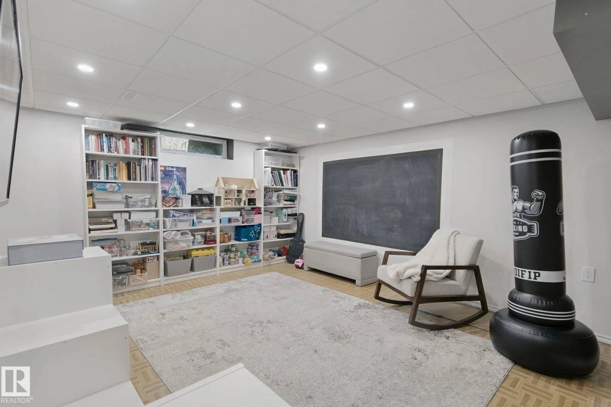 5 LABELLE Crescent