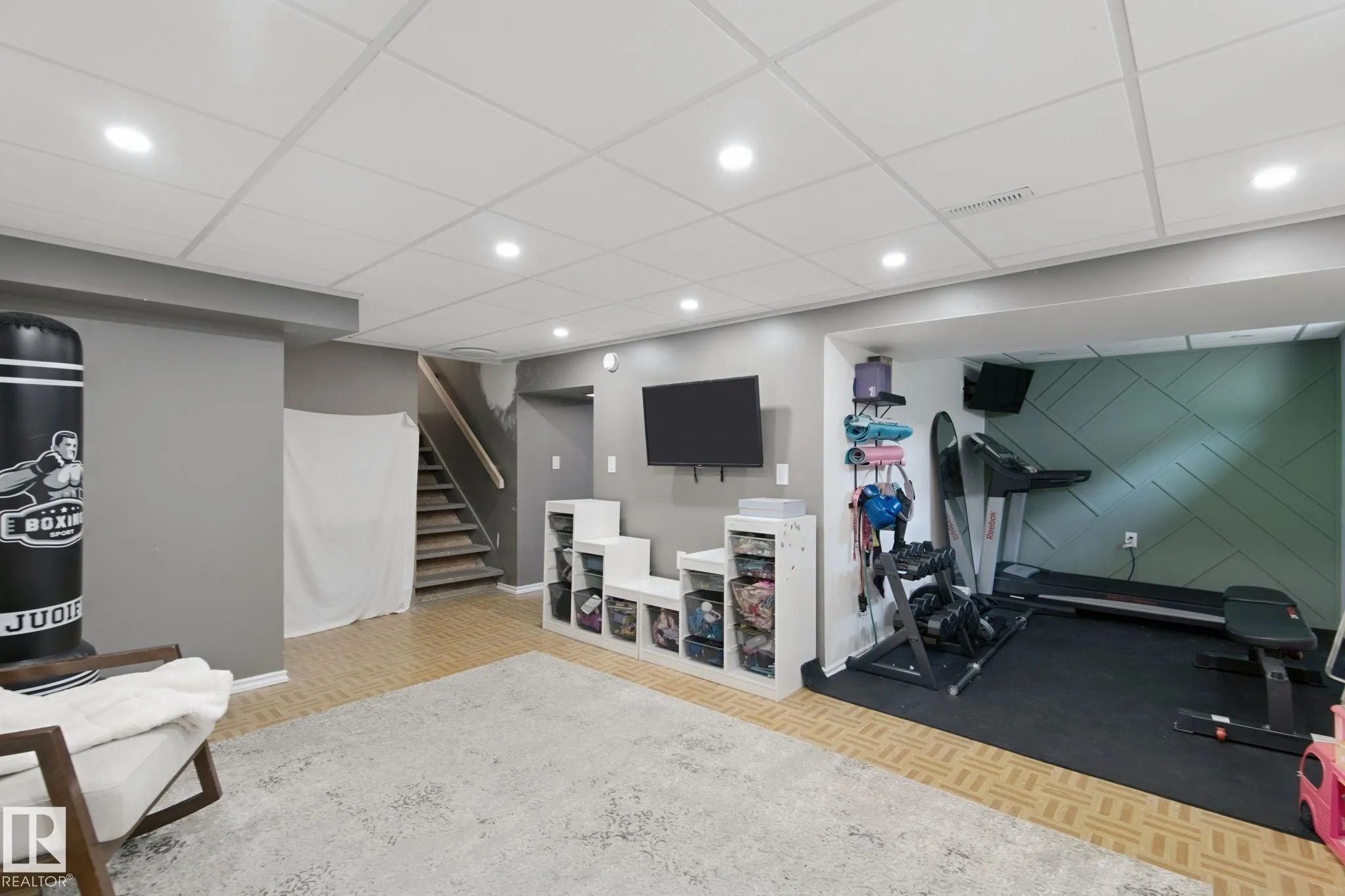 5 LABELLE Crescent