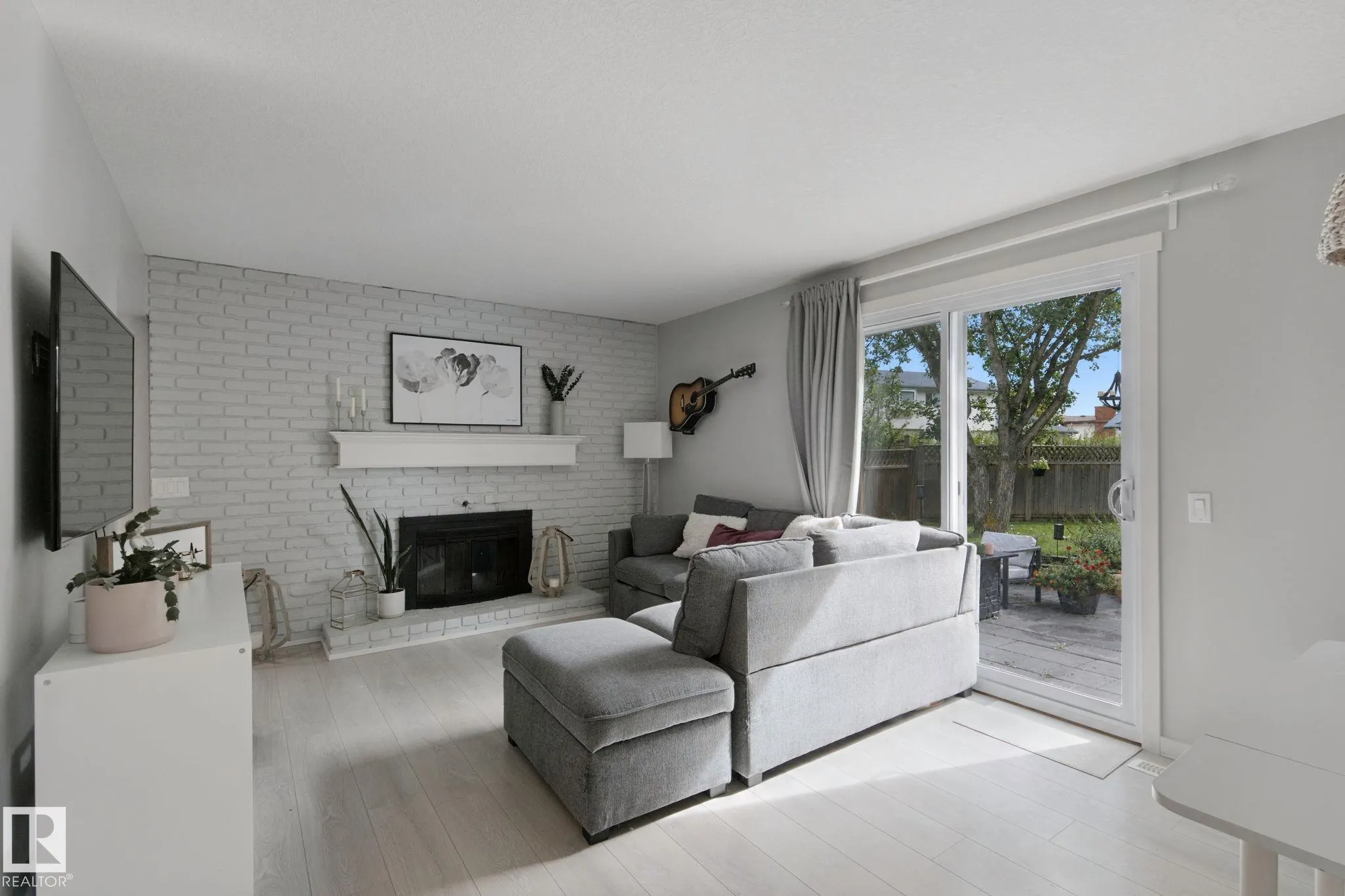 5 LABELLE Crescent
