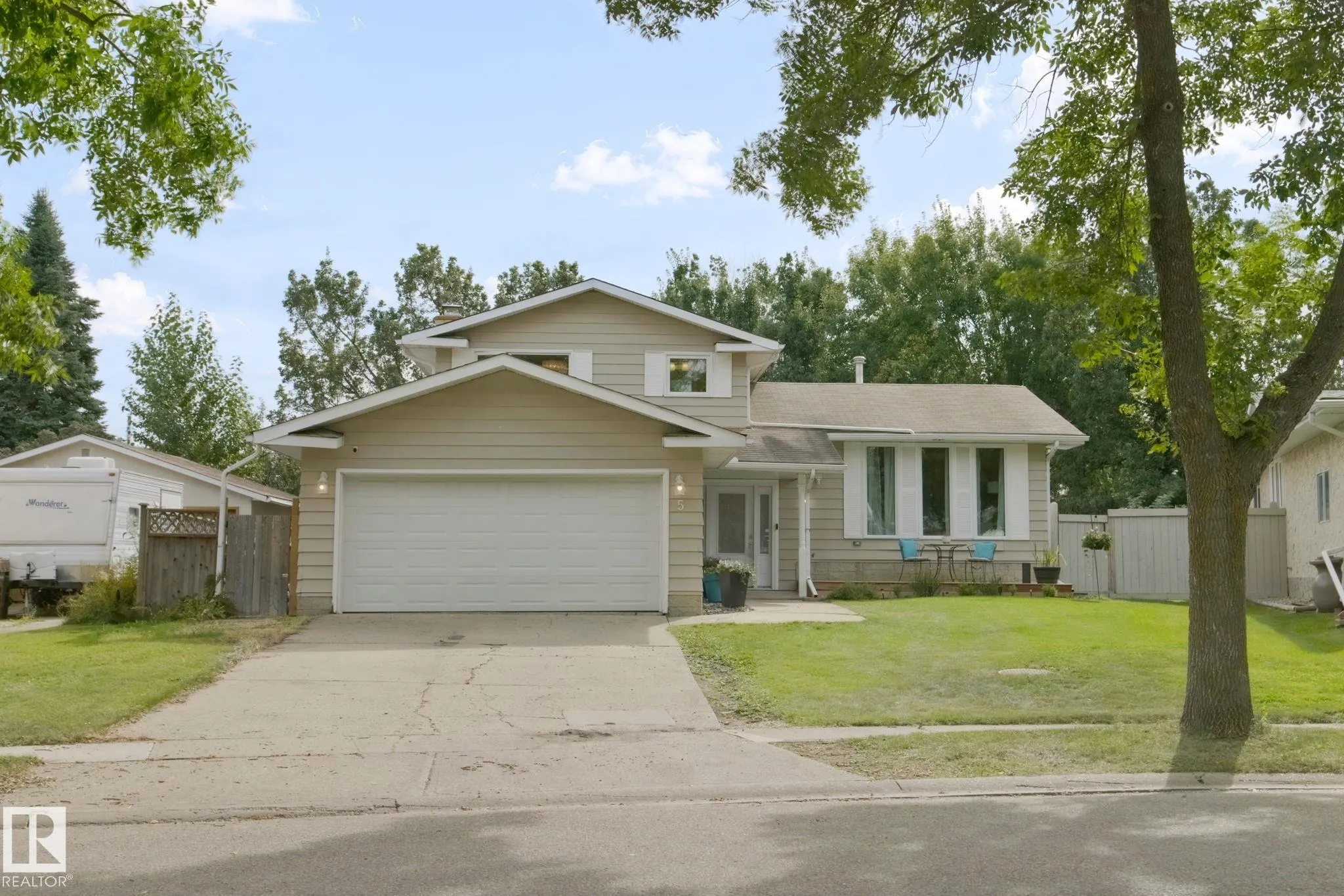 5 LABELLE Crescent