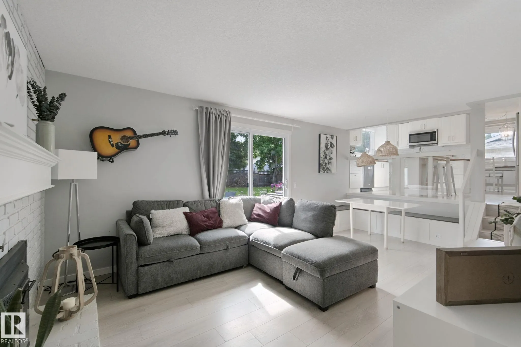 5 LABELLE Crescent