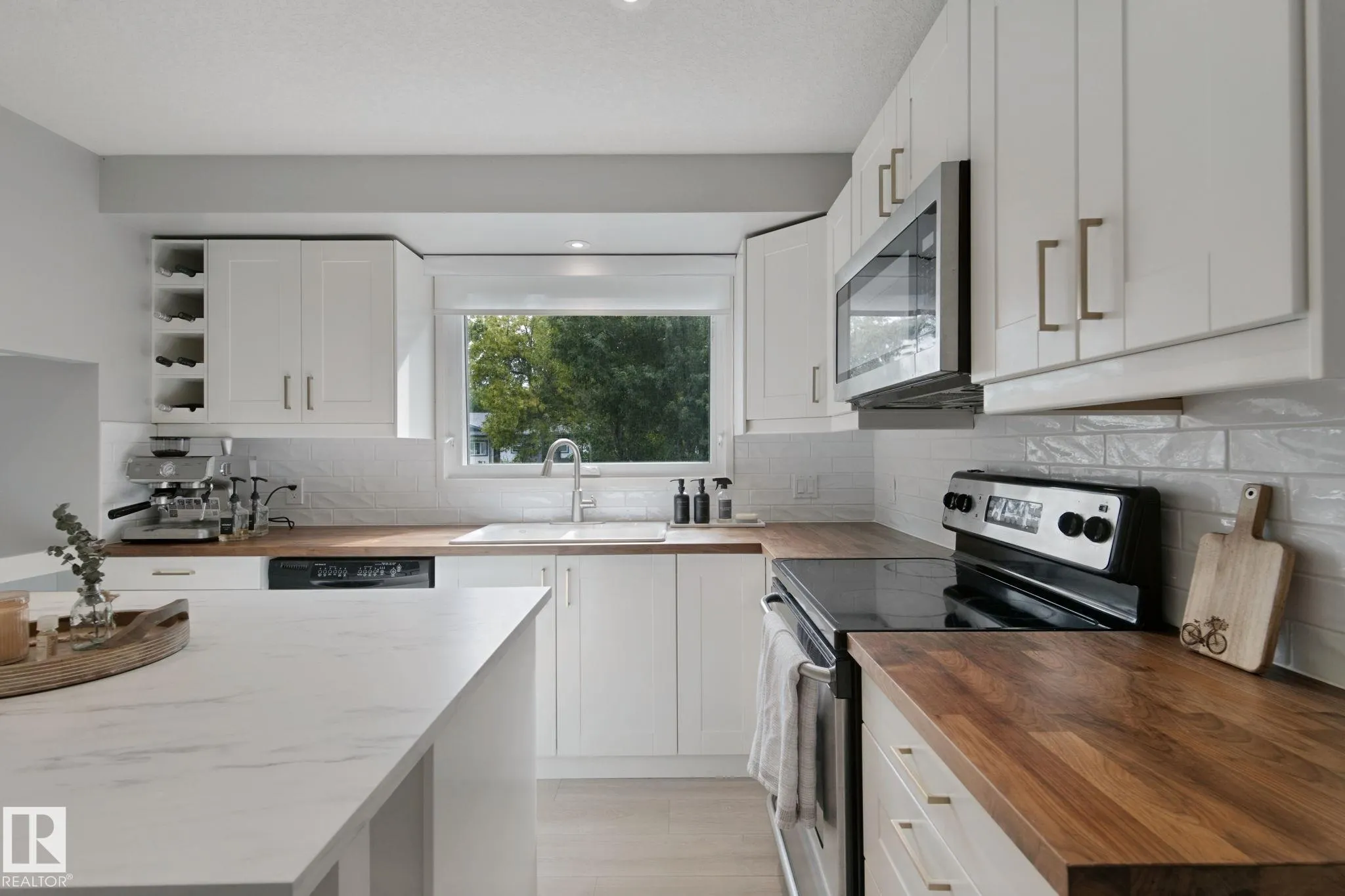 5 LABELLE Crescent