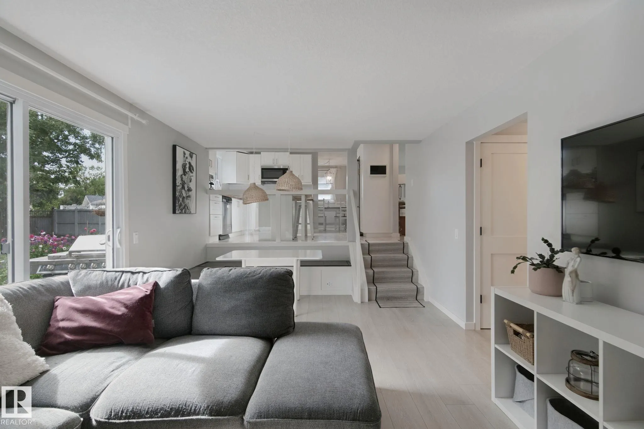 5 LABELLE Crescent
