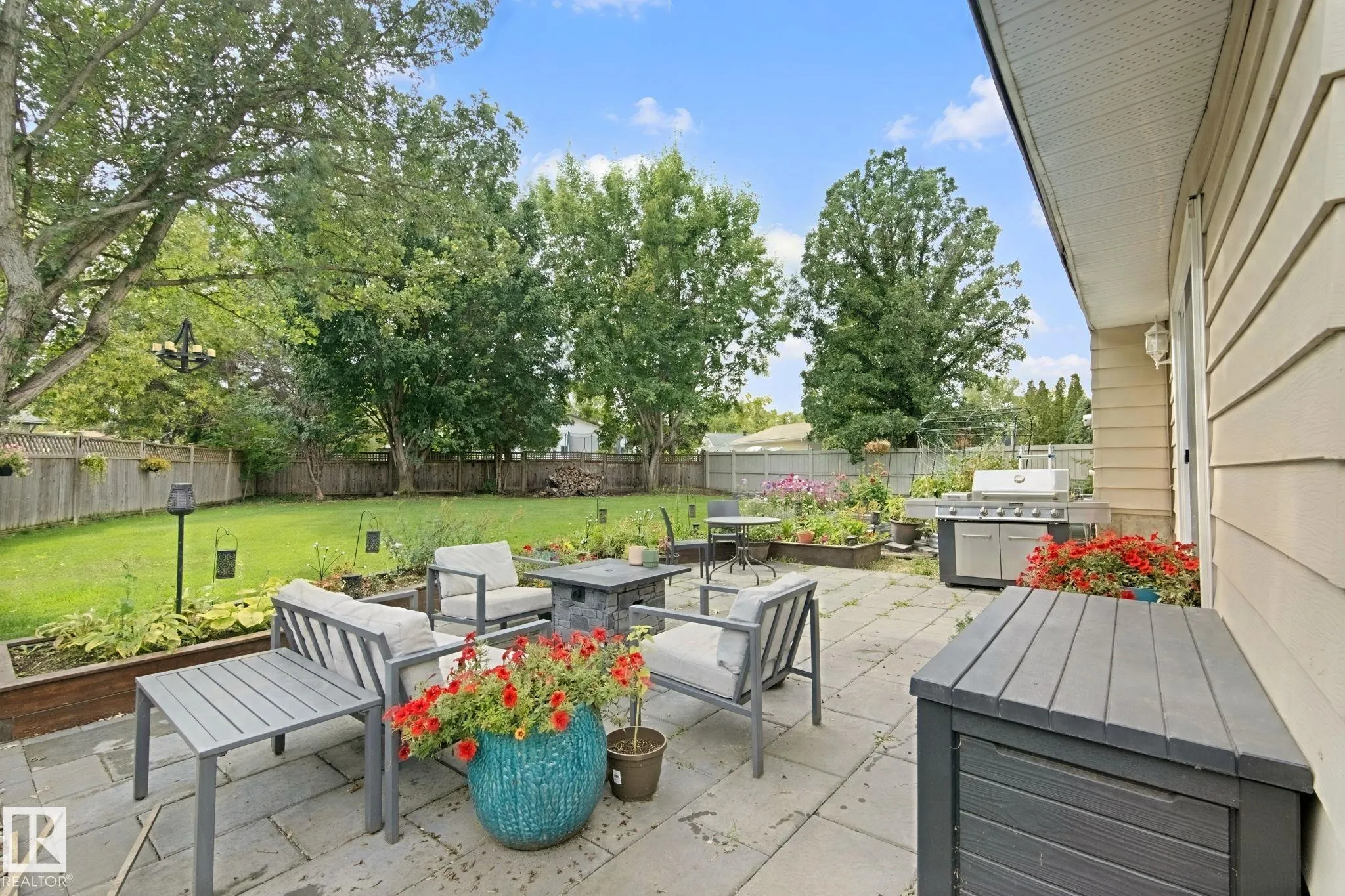 5 LABELLE Crescent