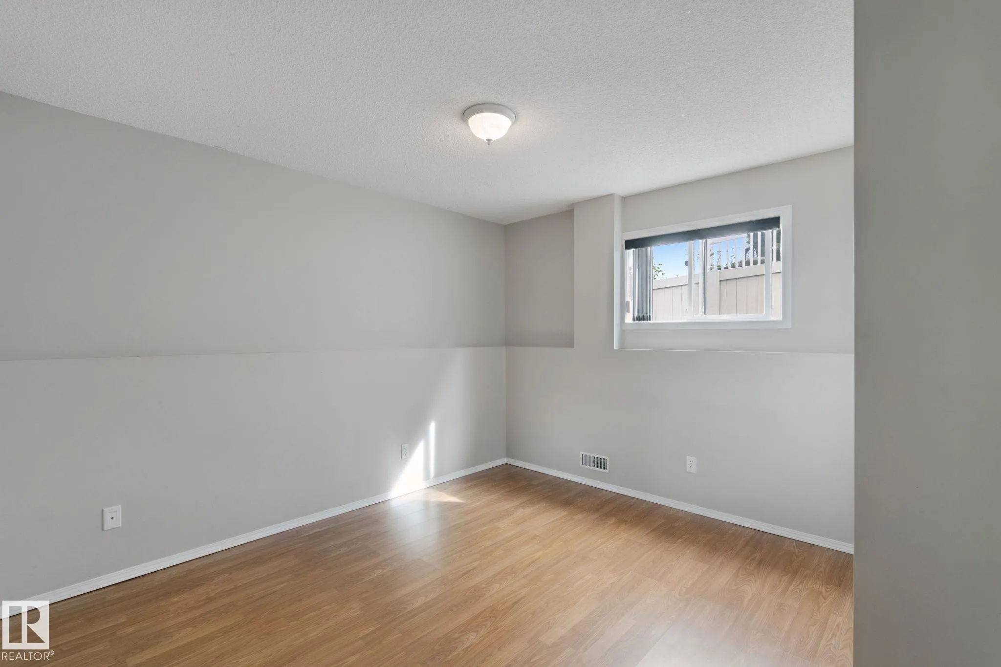 29 HIGHLAND Crescent