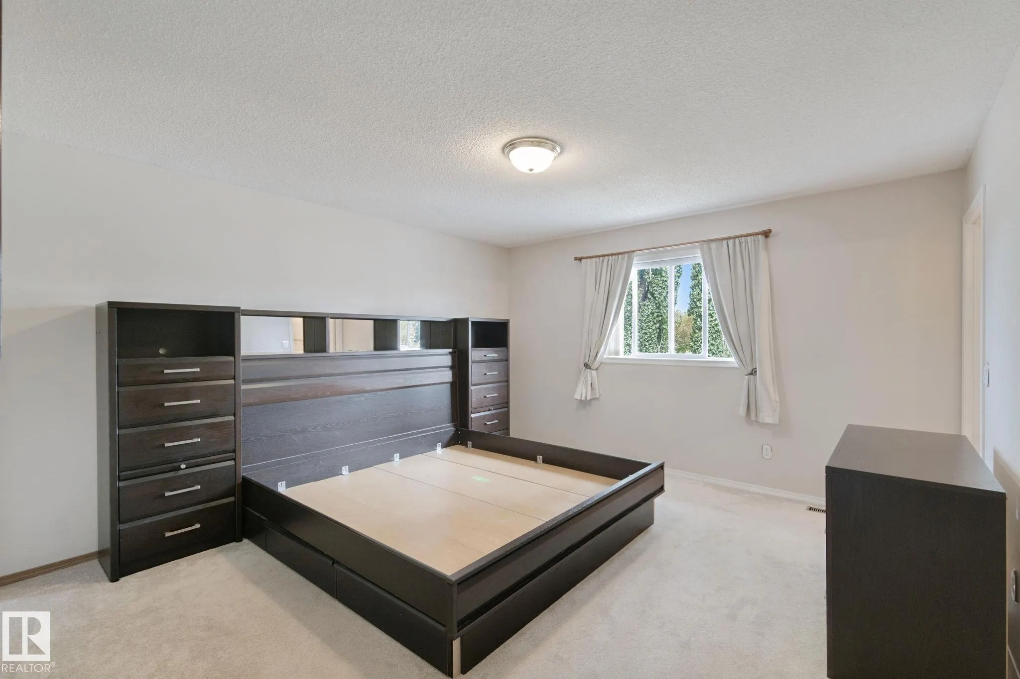 29 HIGHLAND Crescent