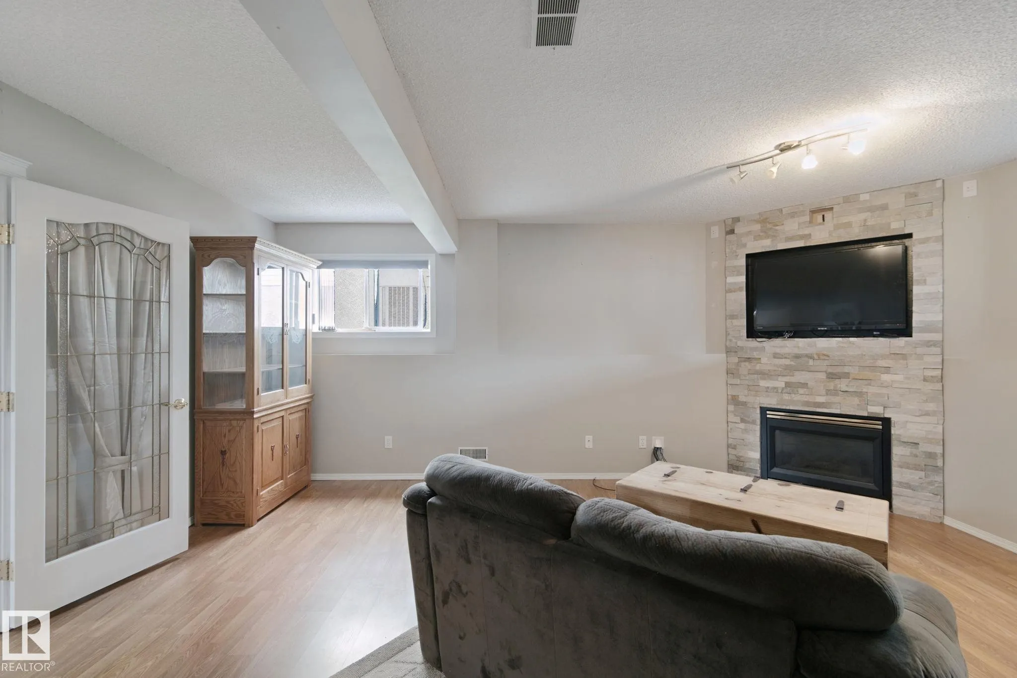 29 HIGHLAND Crescent
