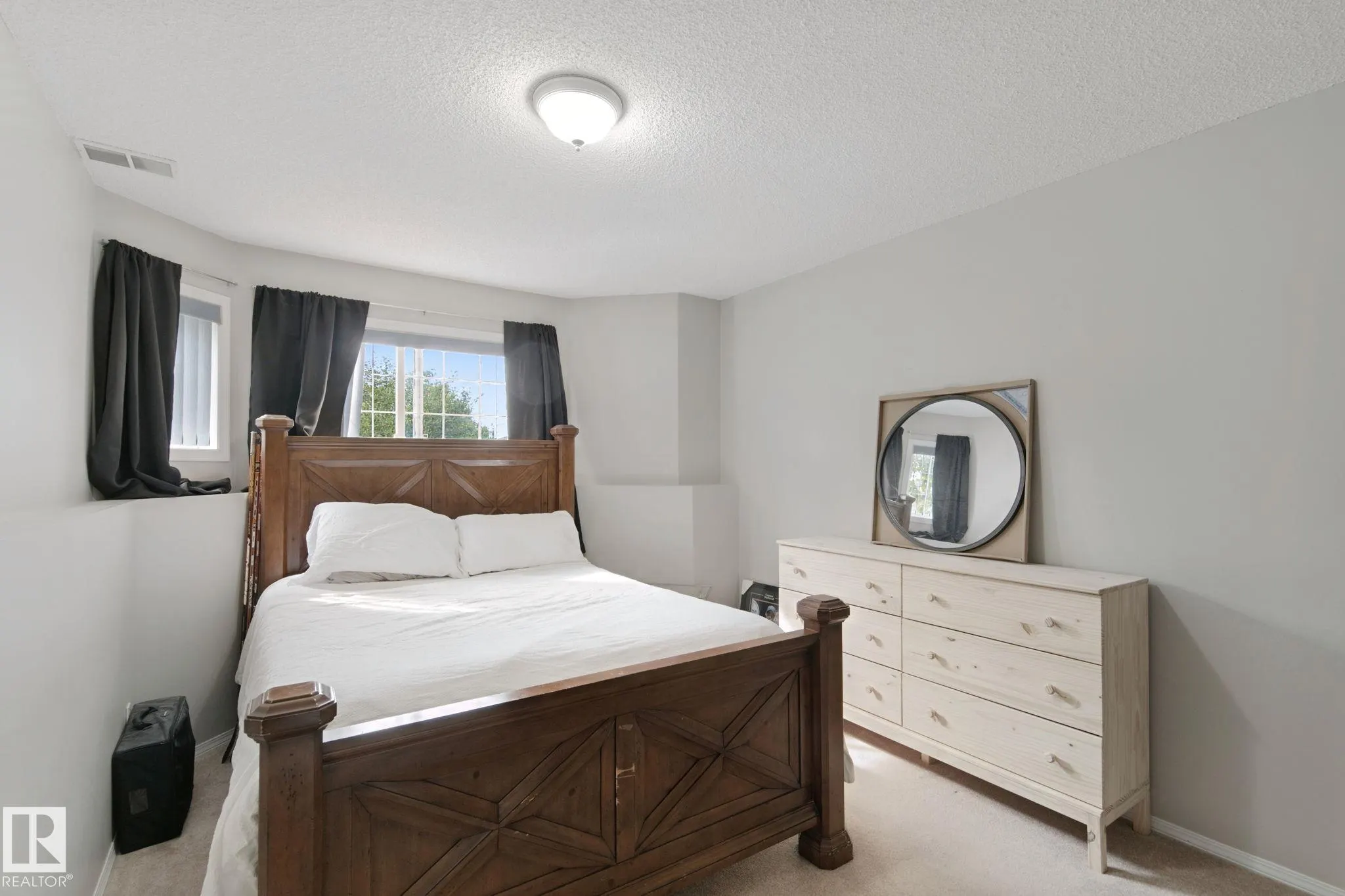 29 HIGHLAND Crescent