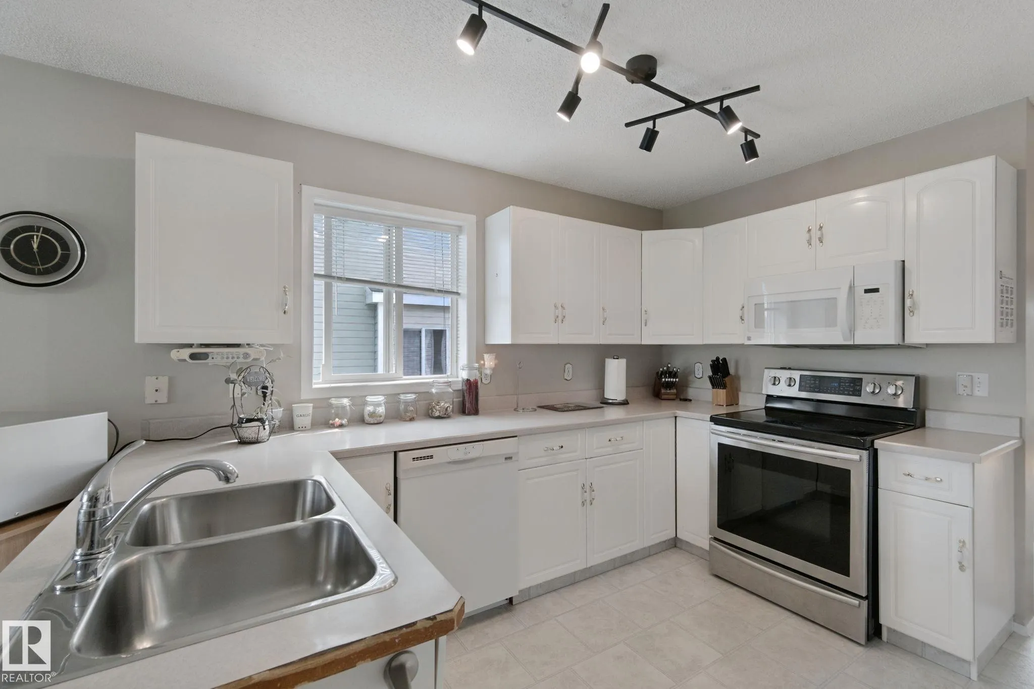 29 HIGHLAND Crescent